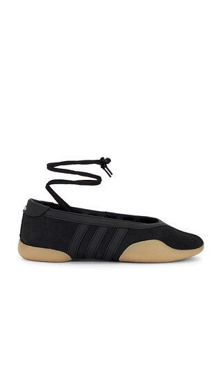 adidas Originals Taekwondo Mei Ballet Flat in Black. - size 7.5 | Revolve Clothing (Global)