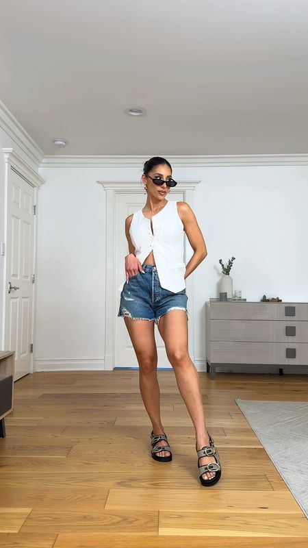 Reliable shorts you need for summer #shorts #denimshorts #bermudashorts #summeroutfit #sumglasses 

#LTKStyleTip #LTKVideo