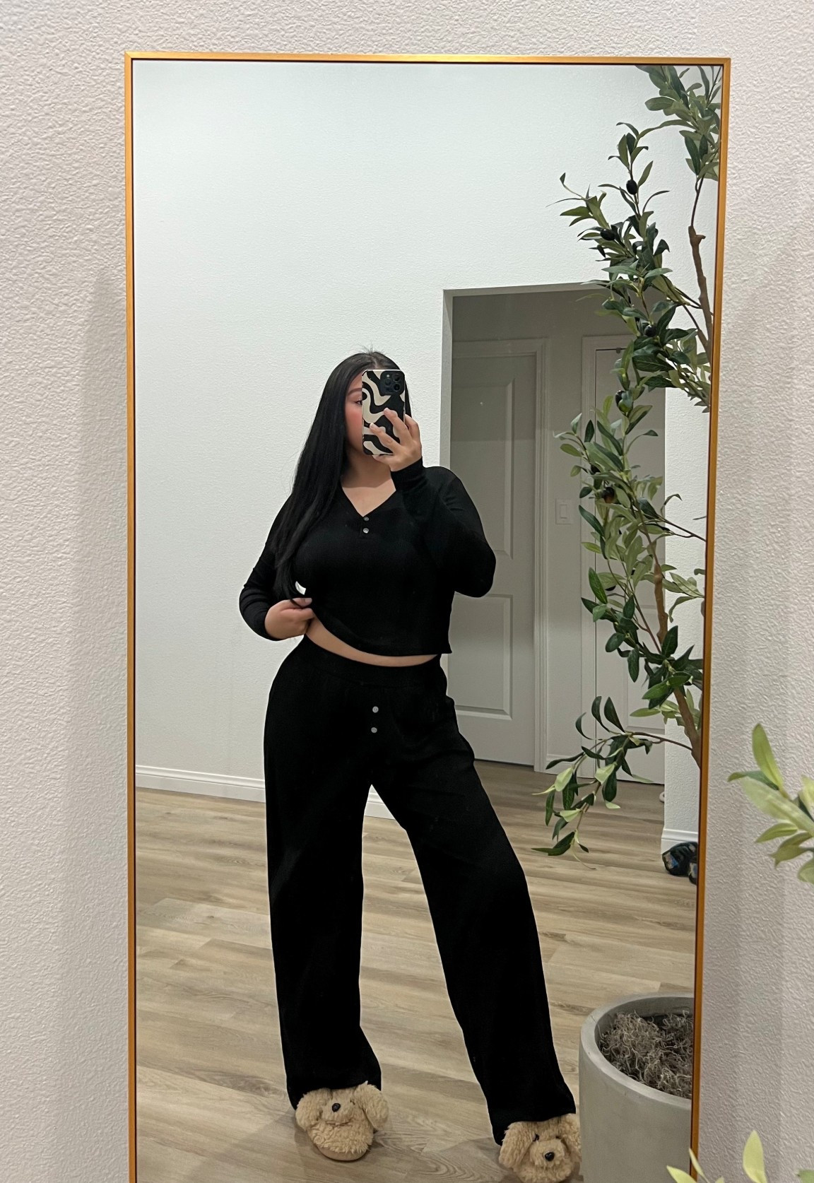 Ribbed and stretchy! I’m wearing a size small and i’m 5’2 for reference🥹🖤

#LTKU #LTKFindsUnder50 #LTKmorningroutine