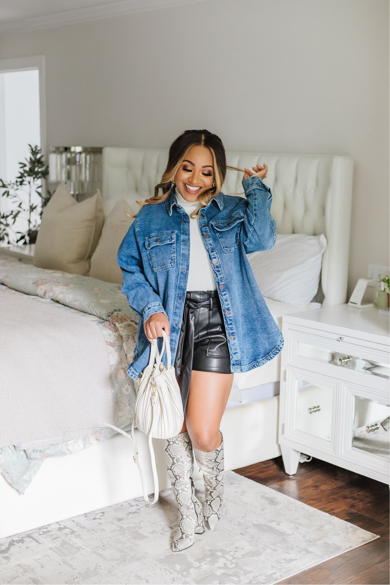 I love a good transitional outfit and the millennial in me just had to pair these leather shorts with a classic jean jacket! Perfect for that in-between weather vibe, keeping it cool but cozy. 🖤 #FallTransition #LeatherAndDenim #MillennialStyle