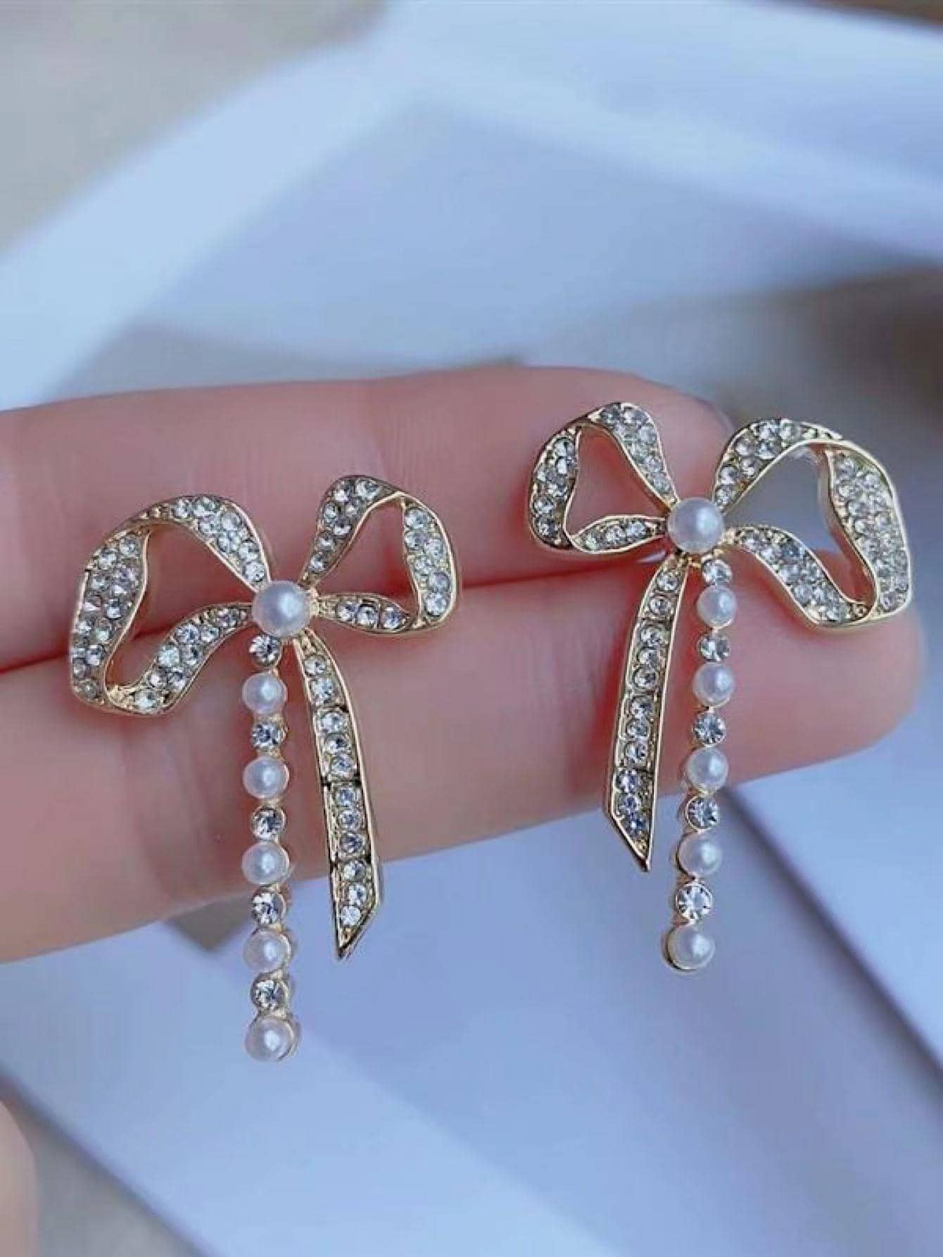 Strass strik & imitatieparel oorbellen
       
              
              1.75€              ... | SHEIN