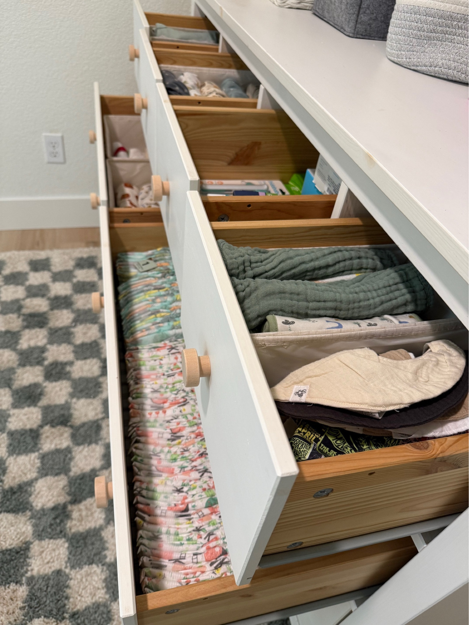 Client update

Dresser arrived and all baby belongings have been organized 

#LTKFindsUnder100 #LTKHome #LTKFindsUnder50