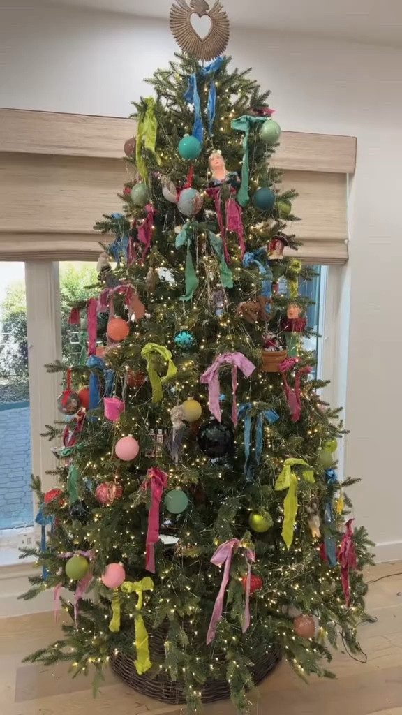 It was time! 💞🎄🎀 Here is a little Christmas decor & tree inspo

#LTKHoliday #LTKVideo #LTKHome