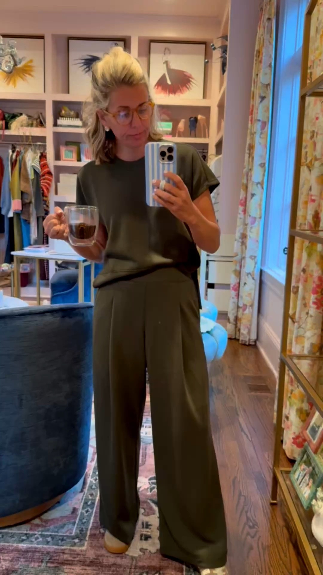 Out the door in my comfy & cute Spanx Air Essentials!
Top - xs
Pants - small petite
Sneakers - 8 tts