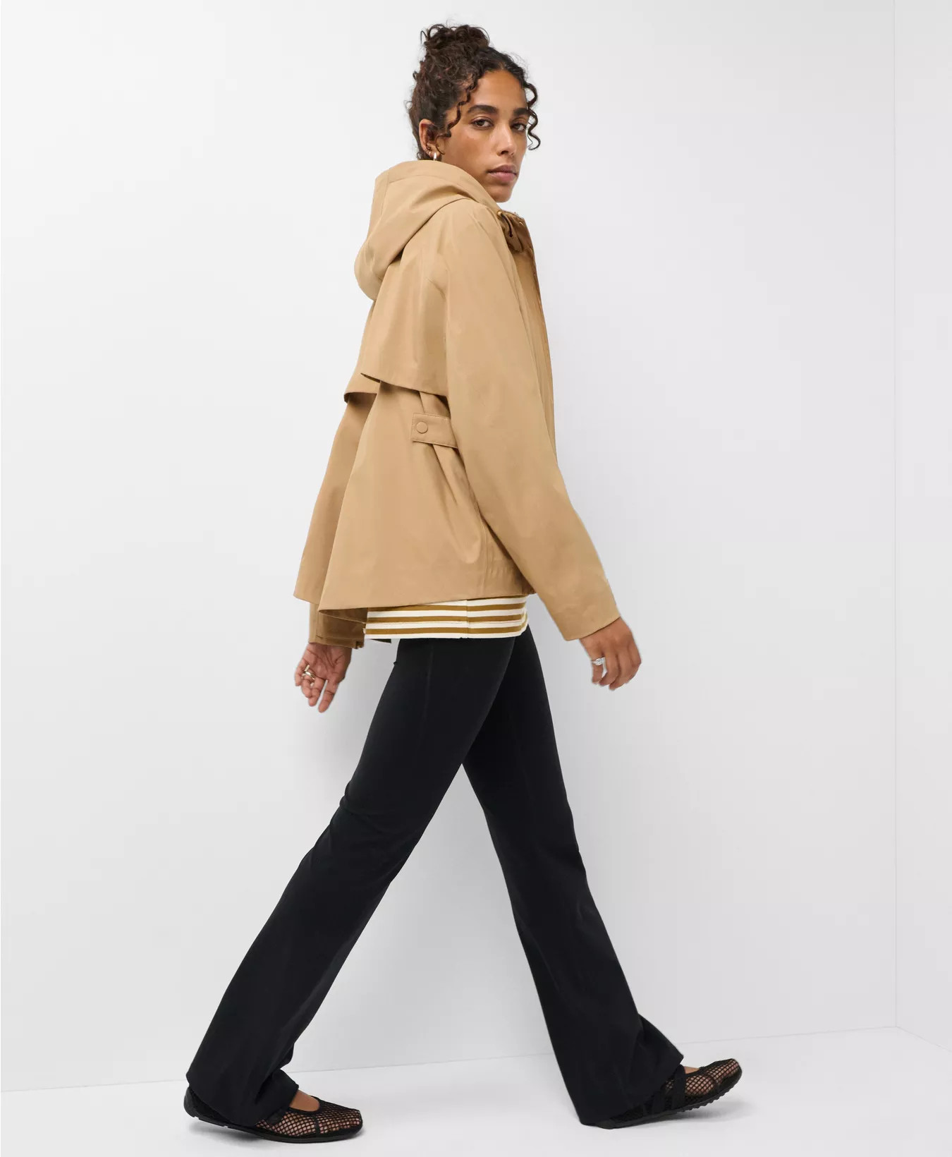 Motion Waterproof Cropped Parka - Golden Beige | Women's Jackets + Coats | Sweaty Betty | Sweaty Betty UK