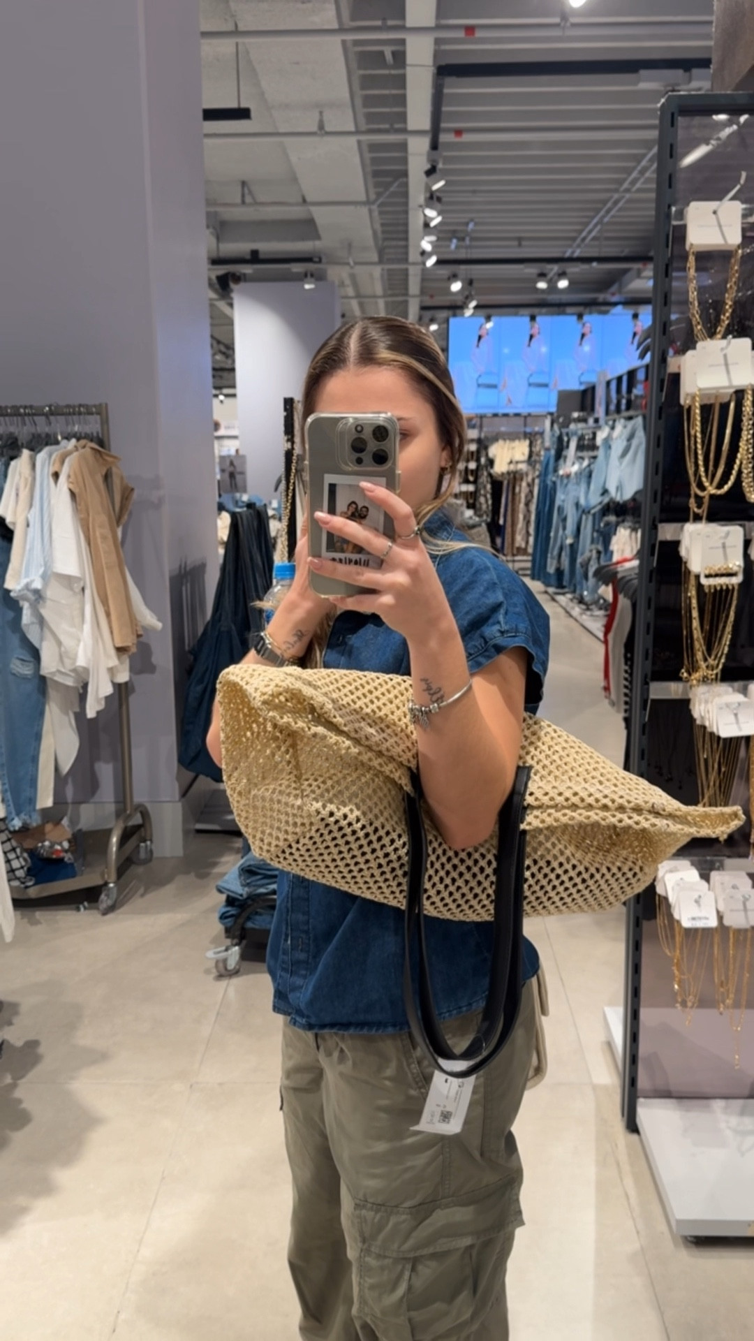 Dica pra um acessório de destaque nos looks da próxima estação ein!! 

A maxi bag de palha passeia por vários ambientes durante o verão. Versatilidade garantida viu👌🏼



#LTKdicadeestilo #LTKsummer #LTKbrasil