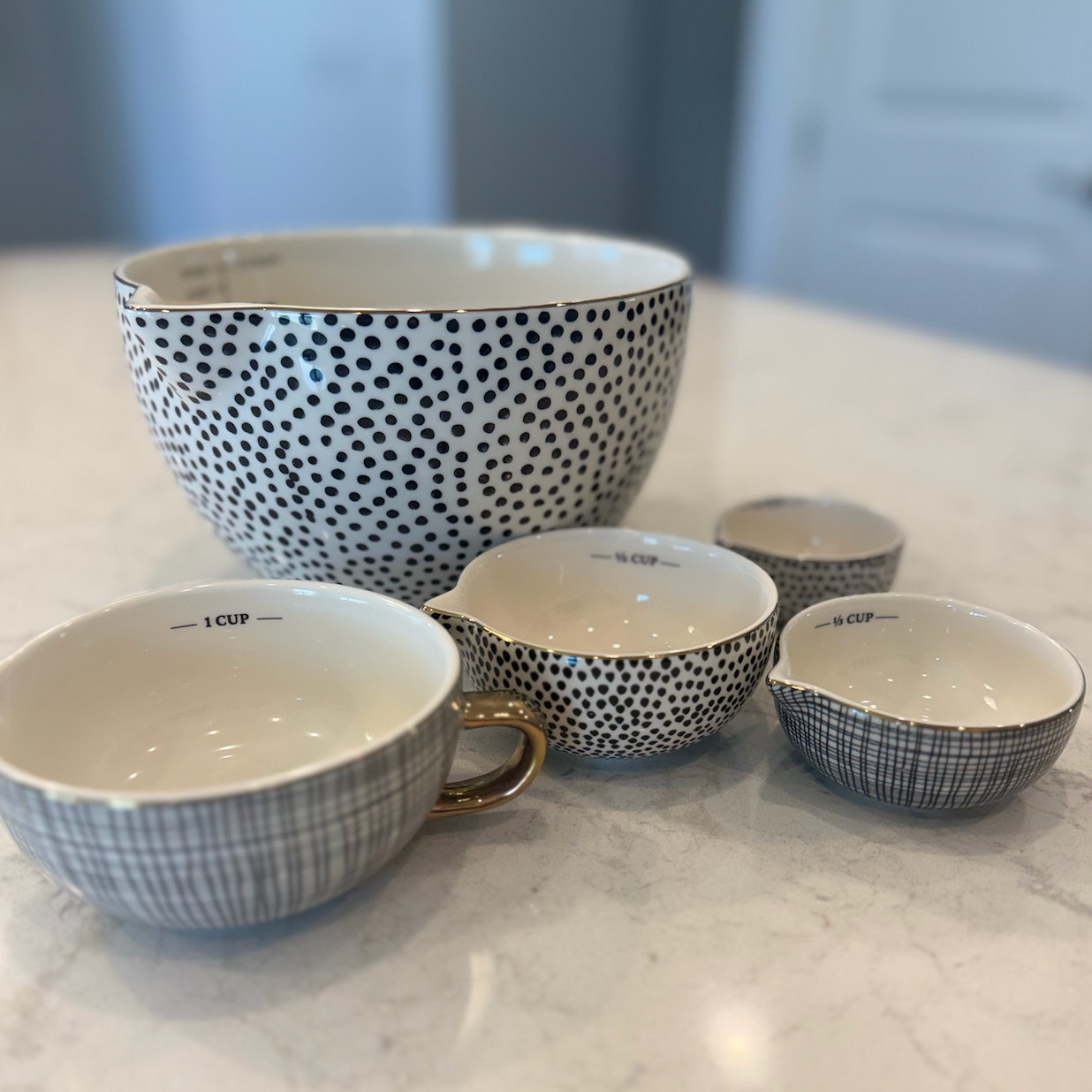 Mixing bowl meausuring set 

 