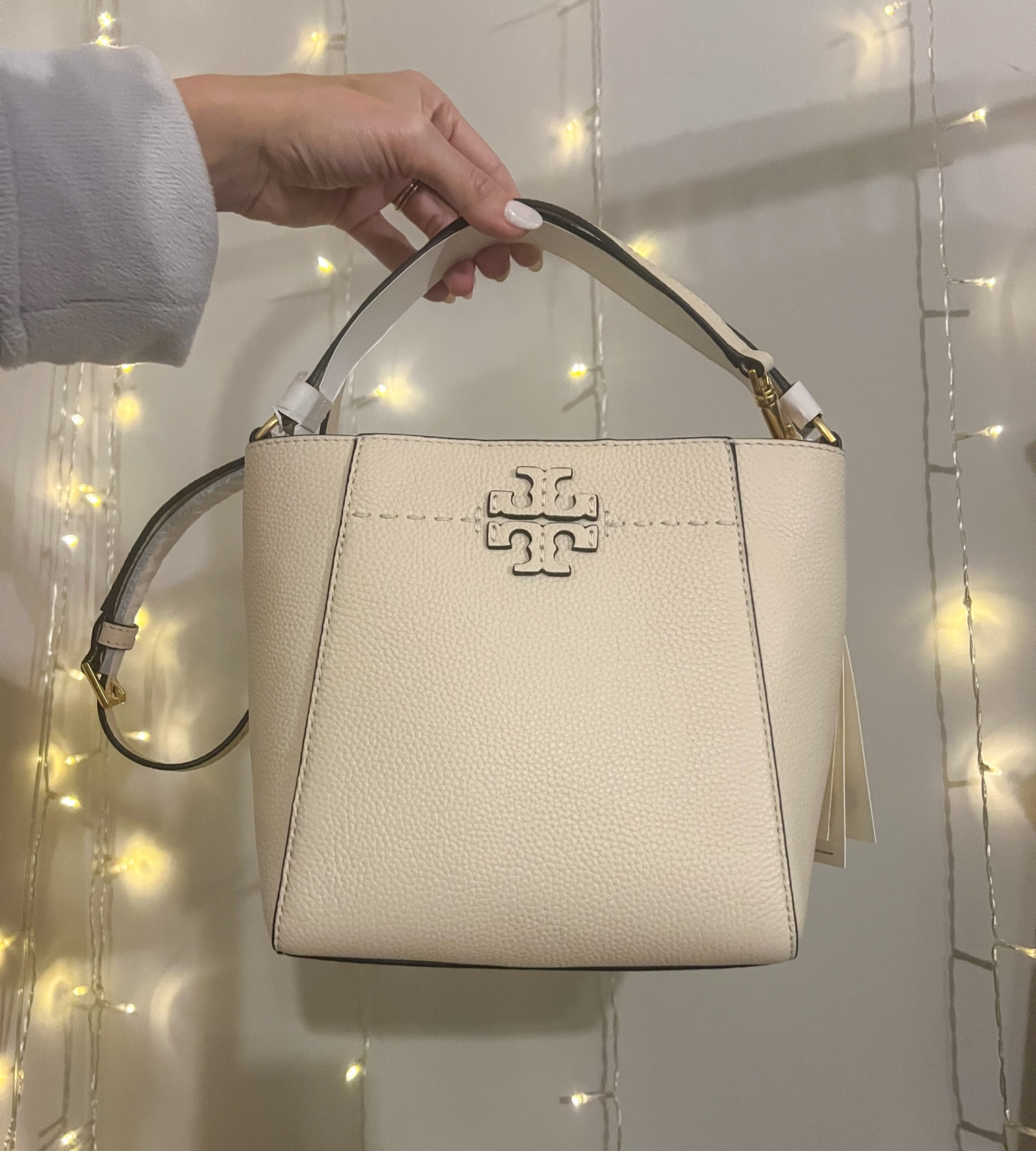 Swooning over this Tory Burch Small McGraw Bucket Purse.

The quality is phenomenal and so iconic. 

#LTKStyleTip #LTKGiftGuide #LTKItBag