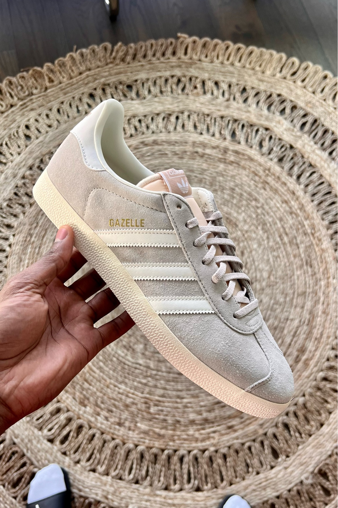 Light grey and cream Adidas Gazelle’s. Link to sneakers below ⬇️!

#LTKmens