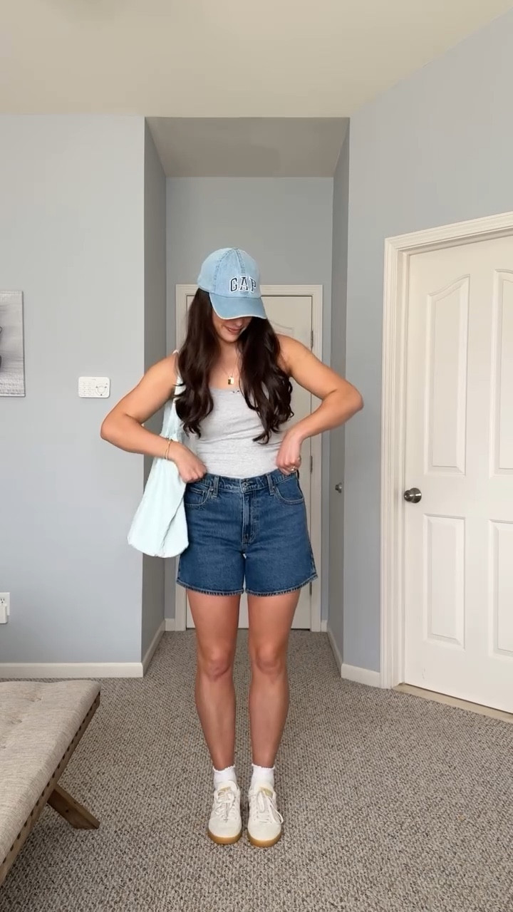easy outfits are my jam & this is a repeat style for me! comment SHOP & I’ll send ya the links! 🔗 #easyoutfits #springoutfits #momoutfits #gapstyle #abercrombiestyle