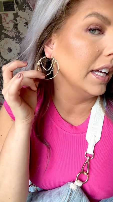 Walmart gold double chain hoop earrings!!


#LTKVideo #LTKStyleTip #LTKFindsUnder50