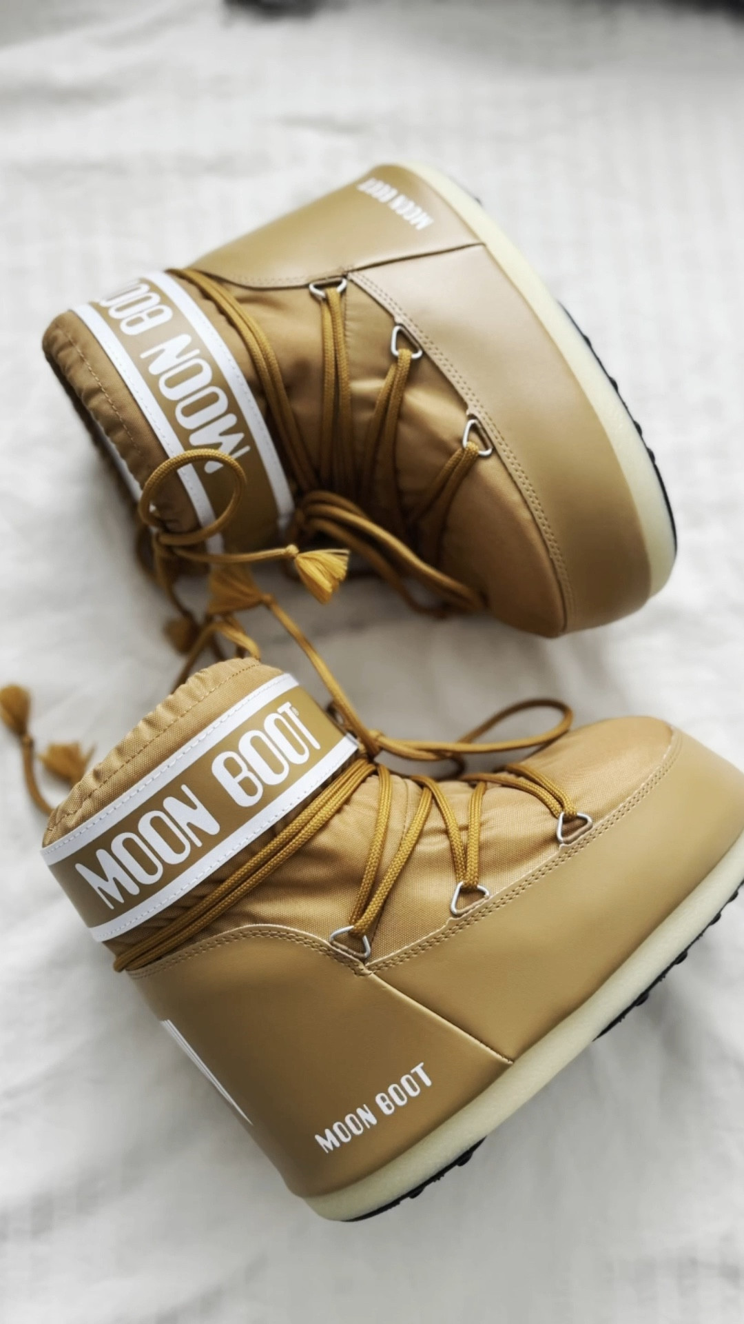 It’s officially snowing + freezing here ❄️🤍
Cold days, icy mornings, and the kind of weather where warmth matters.
These snow boots are my go-to right now — cozy, insulated, and actually stylish for winter walks, errands, and snowy days.
Perfect winter gift idea or a treat-yourself moment during the cold season 🤎
Linked here because staying warm doesn’t mean sacrificing the aesthetic.


#wintermusthaves
#snowboots
#coldweatherstyle
#winterfashion
#winteroutfits
#cozyvibes
#cozystyle
#winteressentials
#giftideas
#birthdaygift
#giftinspo
#winterfinds
#fallwinterstyle
#neutralstyle
#neutralfashion
#aestheticstyle
#everydaystyle
#casualwinter
#comfystyle
#cozyseason
#ltkfinds
#ltkseasonal
#ltkunder200
#ltkholiday
#ltkgiftguide
#ltkcreator
#shopltk
#founditonltk


#LTKGiftGuide #LTKdayinmylife #LTKHoliday