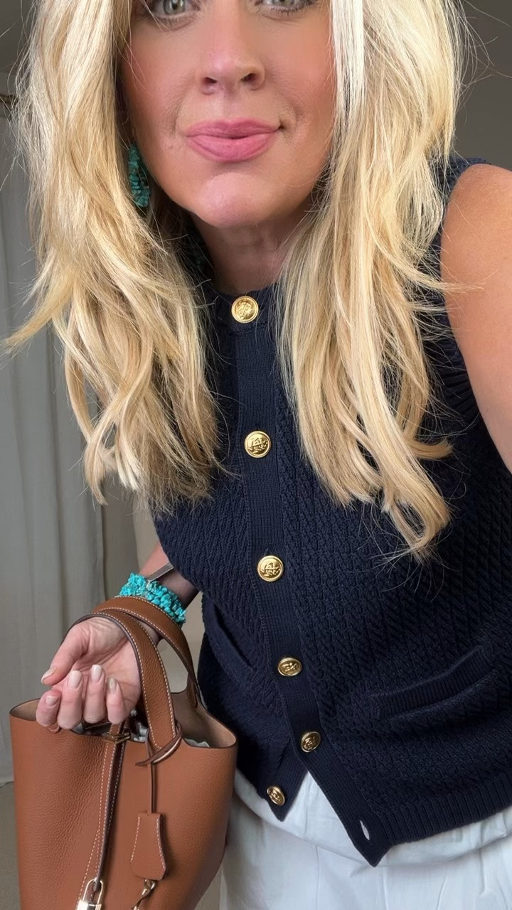 ✨Tap the bell, save and ❤️ for over 40 fashion, midlife style, midsize fashion and luxury looks for less. 

I don't recognize myself anymore...
I lost all my confidence for several
Years.

My arms felt too flabby. My belly felt too big. And nothing seemed flattering anymore.

For the longest time, I thought my body was the problem.
It wasn't.

Nobody taught us that some clothes lift the eye, some skim the body, and some create balance. 👑

The goal isn't to shrink yourself.
The goal is to understand what works.

💕 If you've ever felt this way, you're not alone.

Comment "RELIEF" and I'll send some of my favorite belly-friendly pieces.

👑 Helping you look good, feel good. — Lindsey Denver

Check back daily for belly-friendly style, confidence, and Outfit Physics™.

#LTKOver40 #LTKMidsize #LTKPlusSize

Comment SHOP below to receive a DM with the link to this post on my LTK ⬇ https://liketk.it/6foLq