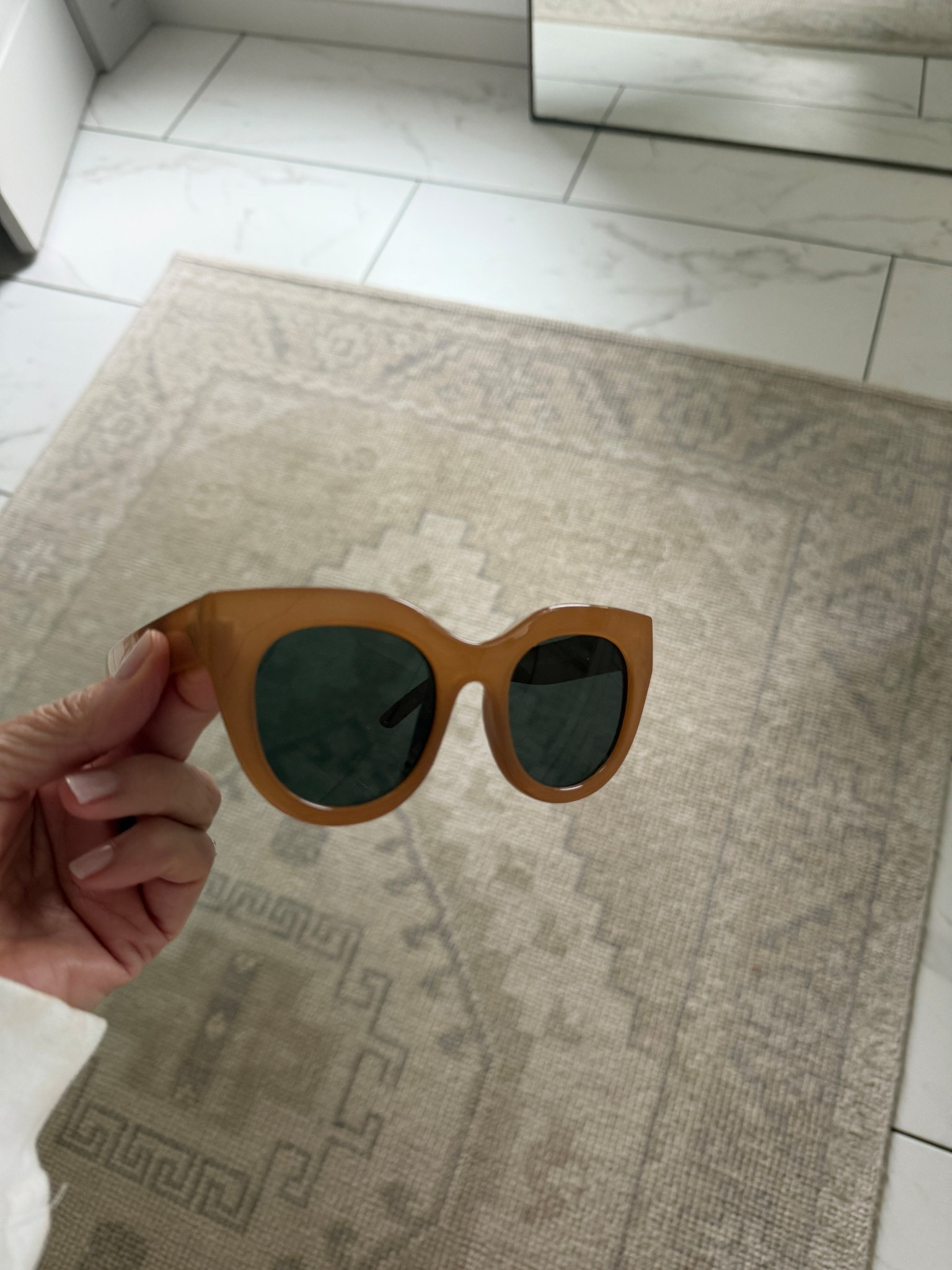 Oversized cat eye sunglasses 