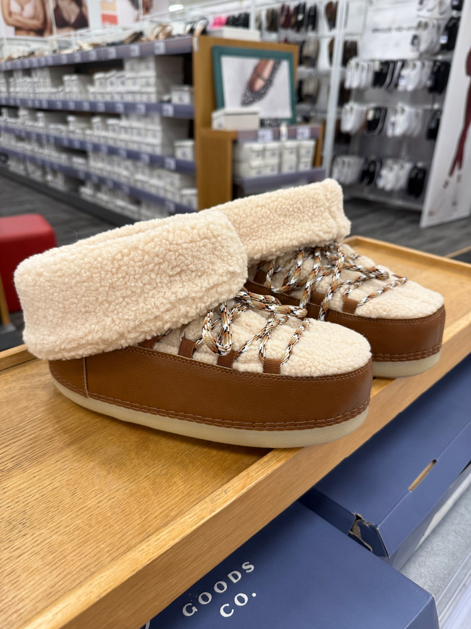 Looks like moon boots for less

#LTKFindsUnder100 #LTKOver40