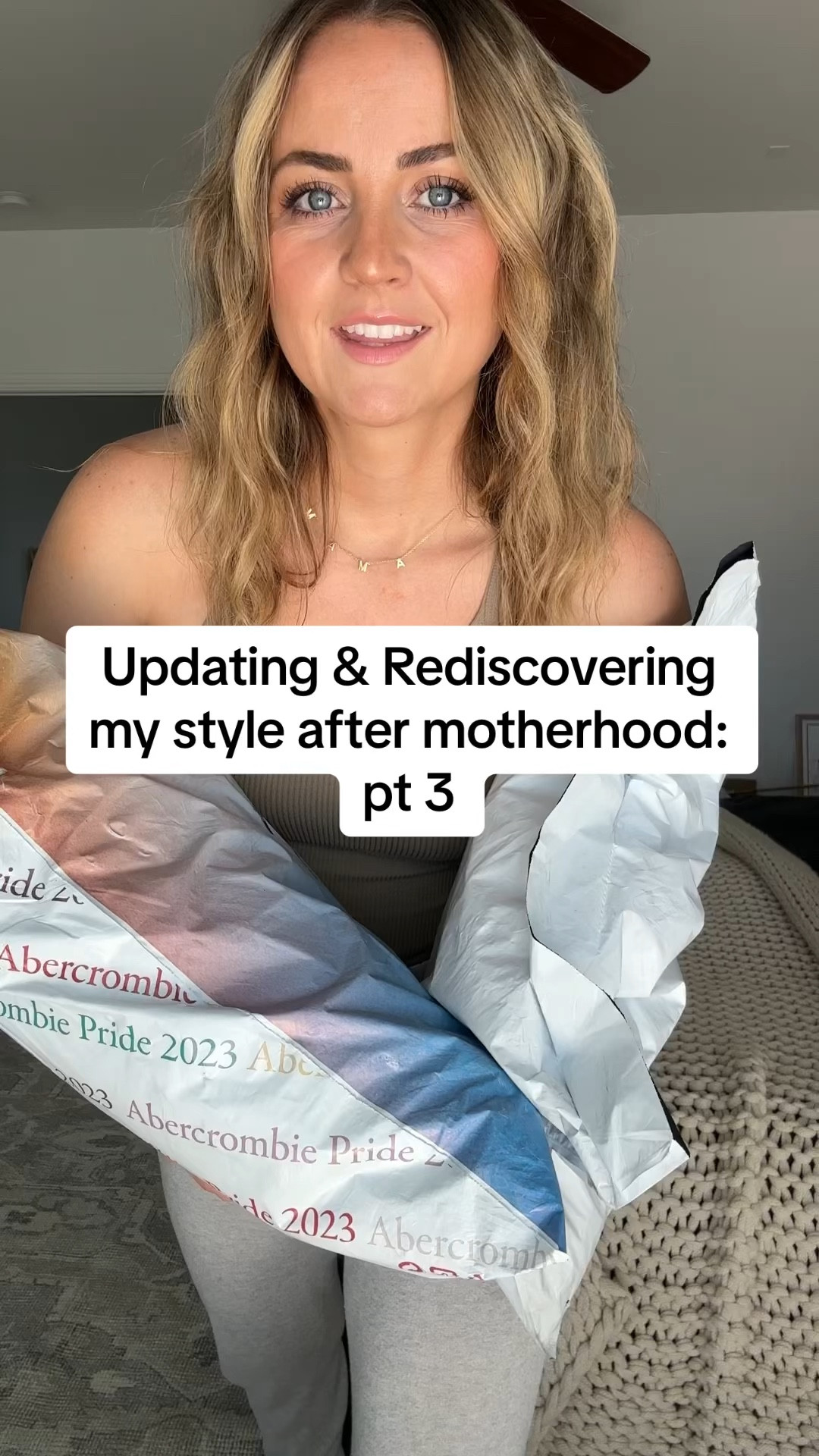 Full video on IG and TikTok
Top: Amazon size XS/S
Bottoms: American eagle: 6 long Abercrombie: 28 long
Shoes 7
Wide leg jeans