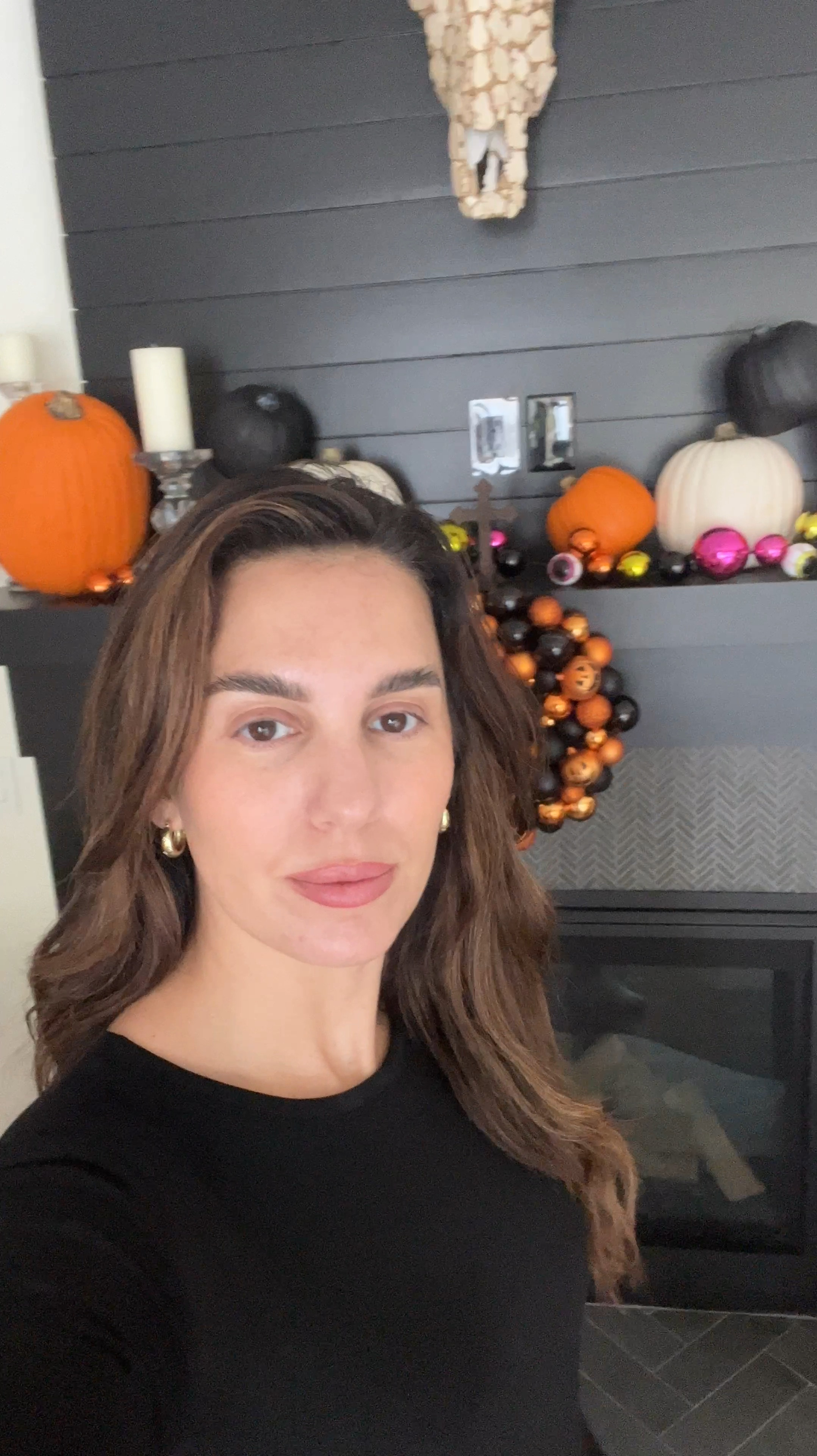 Can I please get some commotion for my halloween decor? Our house is all ready for the spooky season and for making fun memories for the kids!
#halloweenfinds #designtips #homeinterior #seasonaldecor