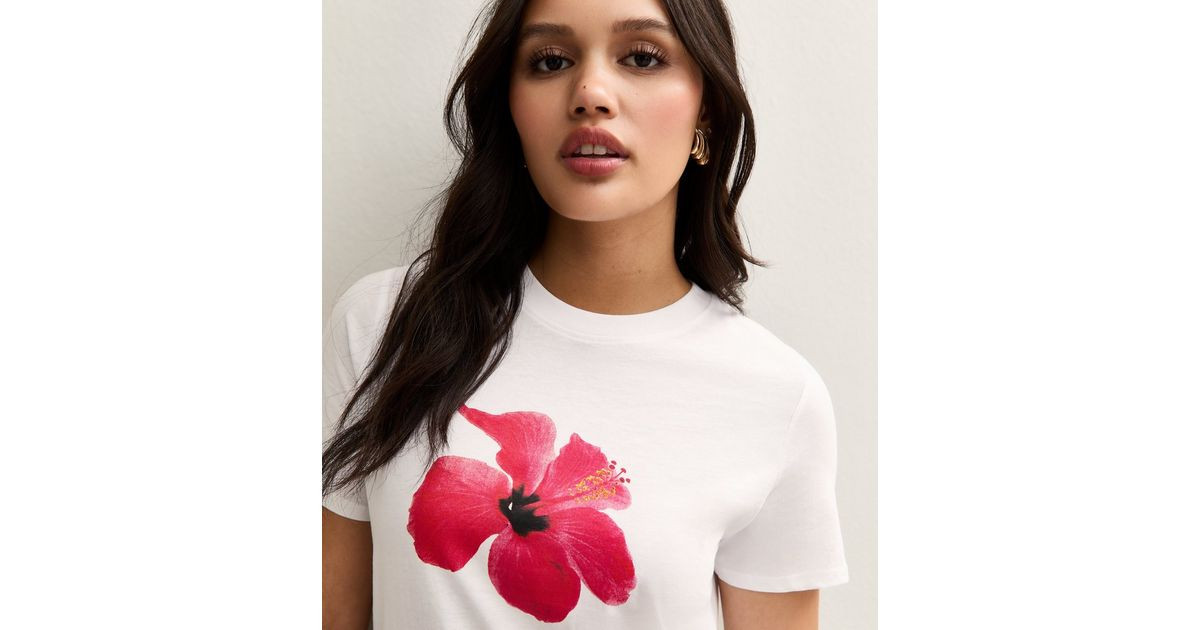 White Hibiscus Print T-Shirt | New Look | New Look (UK)