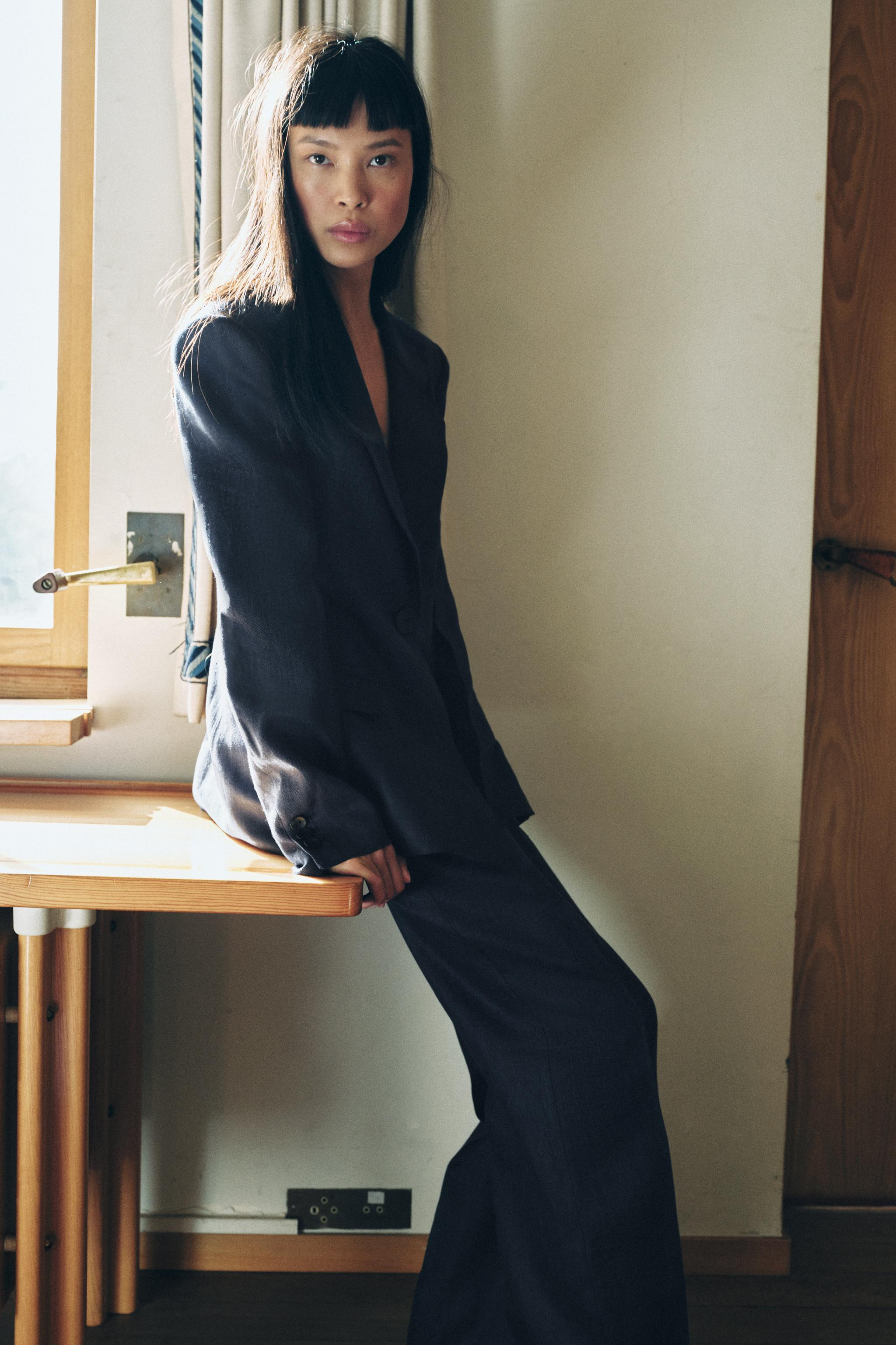 TAILLIERTER BLAZER AUS 100 % LEINEN | Zara DE