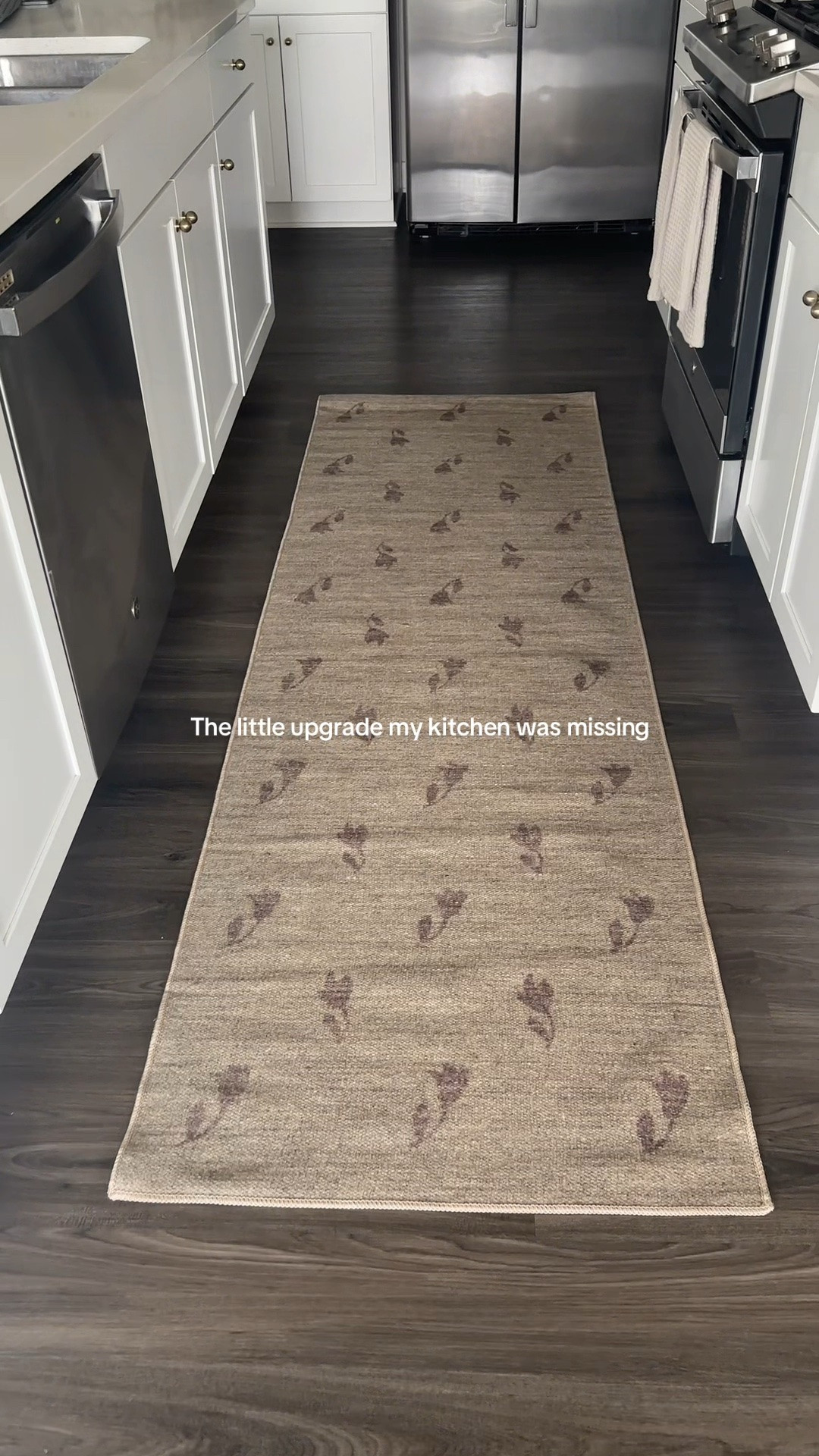 The prettiest neutral floral runner I’ve added to my home. The subtle pattern, warm tones, and washable design make it perfect for busy homes while still giving that high-end, lived-in look.

#cozyhome #homefinds #neutraldecor #washablerug #homeaesthetic #homestyling #interiordesign #cozyliving

#LTKHome