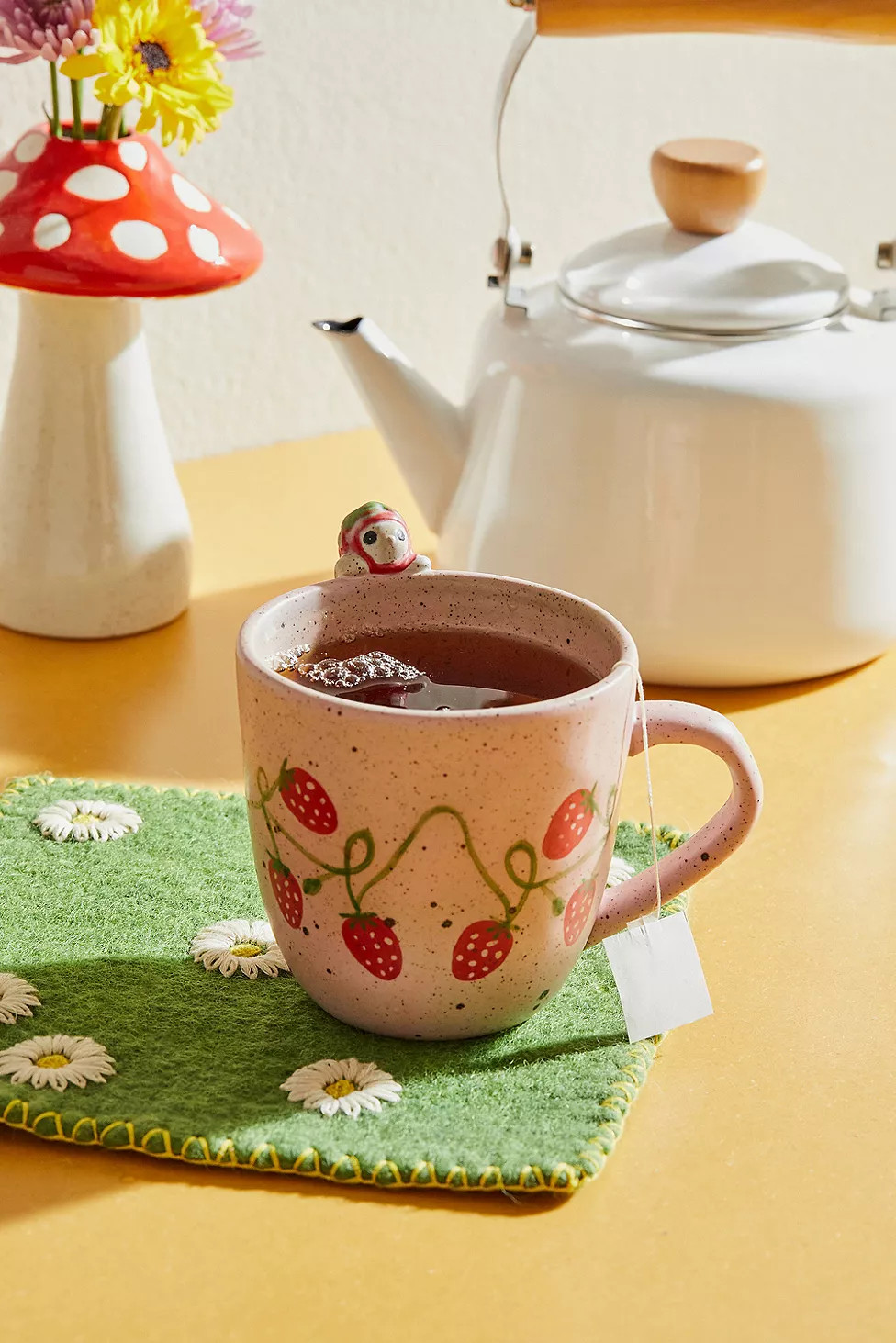 Peeking Cat Mug | Urban Outfitters UK