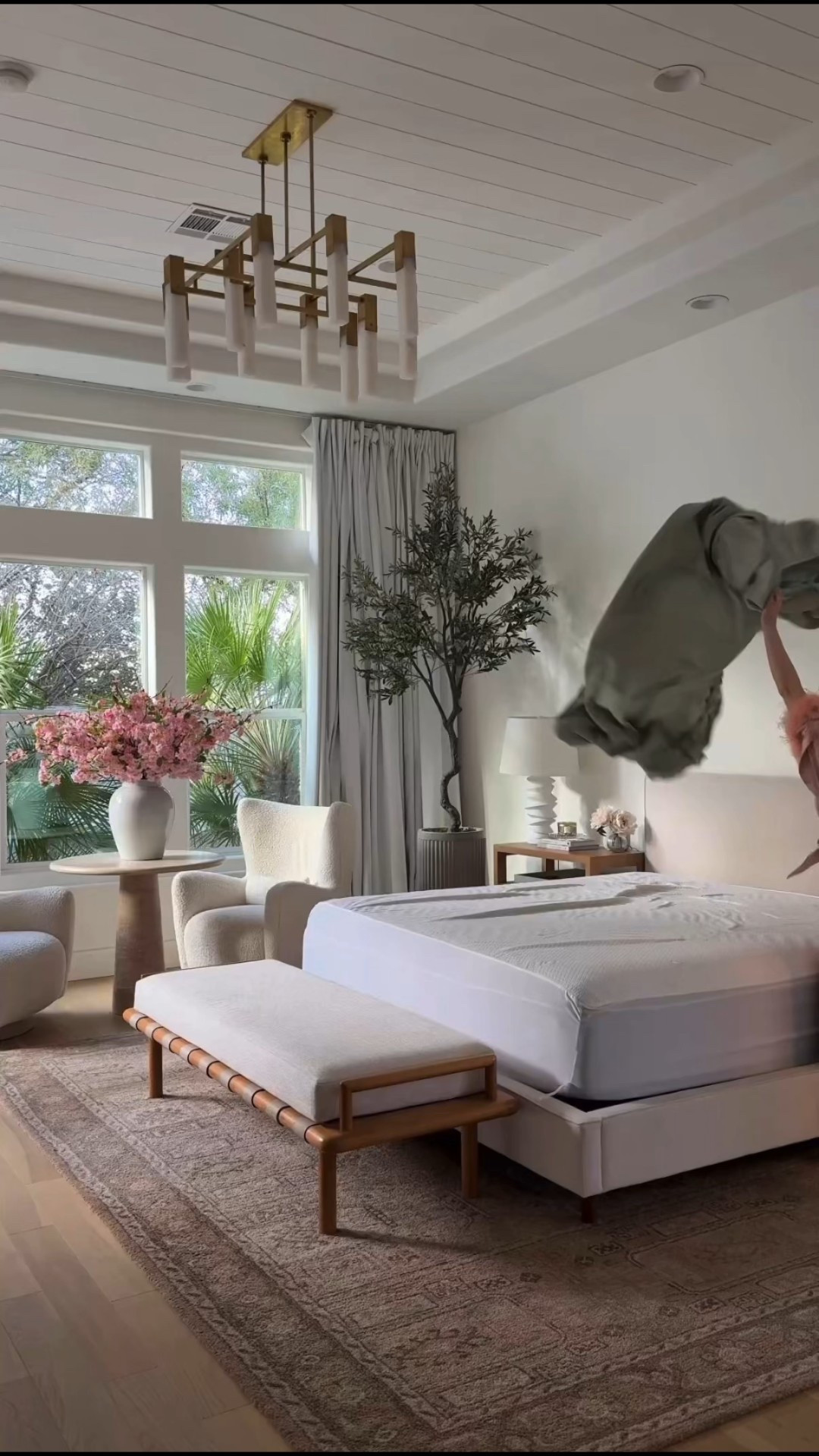 Green sheets 

Bedding, bedroom, bench, robe 

#LTKHome #LTKdayinmylife #LTKSaleAlert