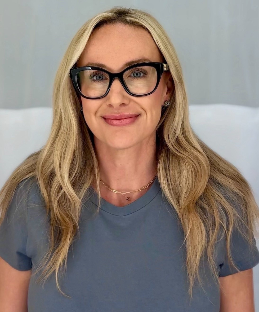 Frame Friday: Miu Miu glasses. These are dark blue, but almost look black. Loving the oversized style with a little uplift. Luxury eyewear is always in style. 



#LTKStyleTip #LTKOver40