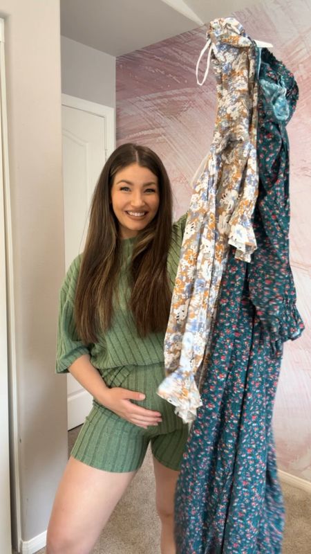 Spring florals I’m loving! Wearing size small in both. 



Pregnancy 
Maternity 
Bump friendly 
Spring fashion 
Outfit ideas 
Mom style 

#LTKbump #LTKstyletip #LTKfindsunder100