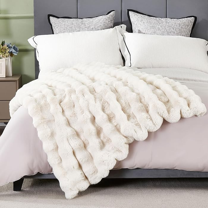 DREAMNINE Soft Faux Bubble Rabbit Fur Blanket Queen Size, Thick Cozy Decorative Warm Fuzzy Fur Bl... | Amazon (US)