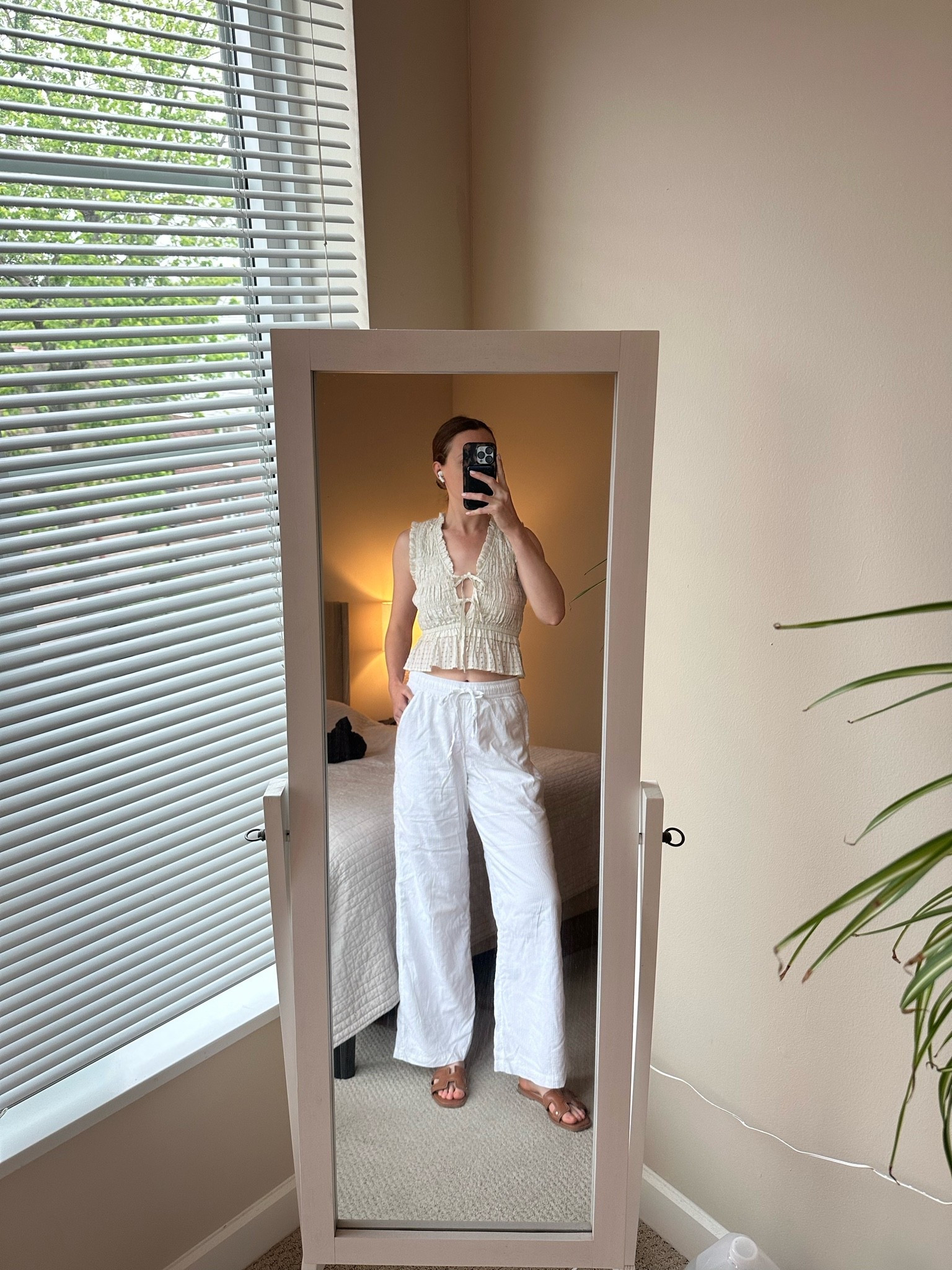 All white summer ootd

Top from Rails and pants from Hollister

#LTKgrwm #LTKootd #LTKTravel