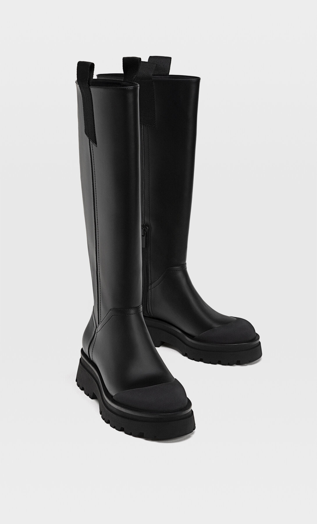 Rubberised flat boots | Stradivarius (UK)