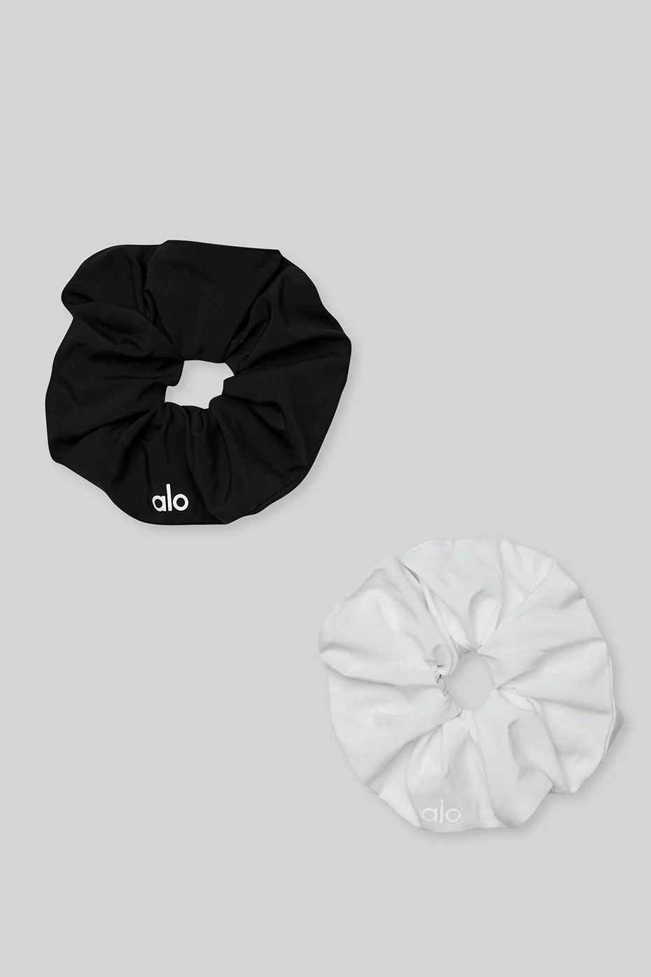 Oversized Scrunchie (2 Pack) - Black & White | Alo Yoga