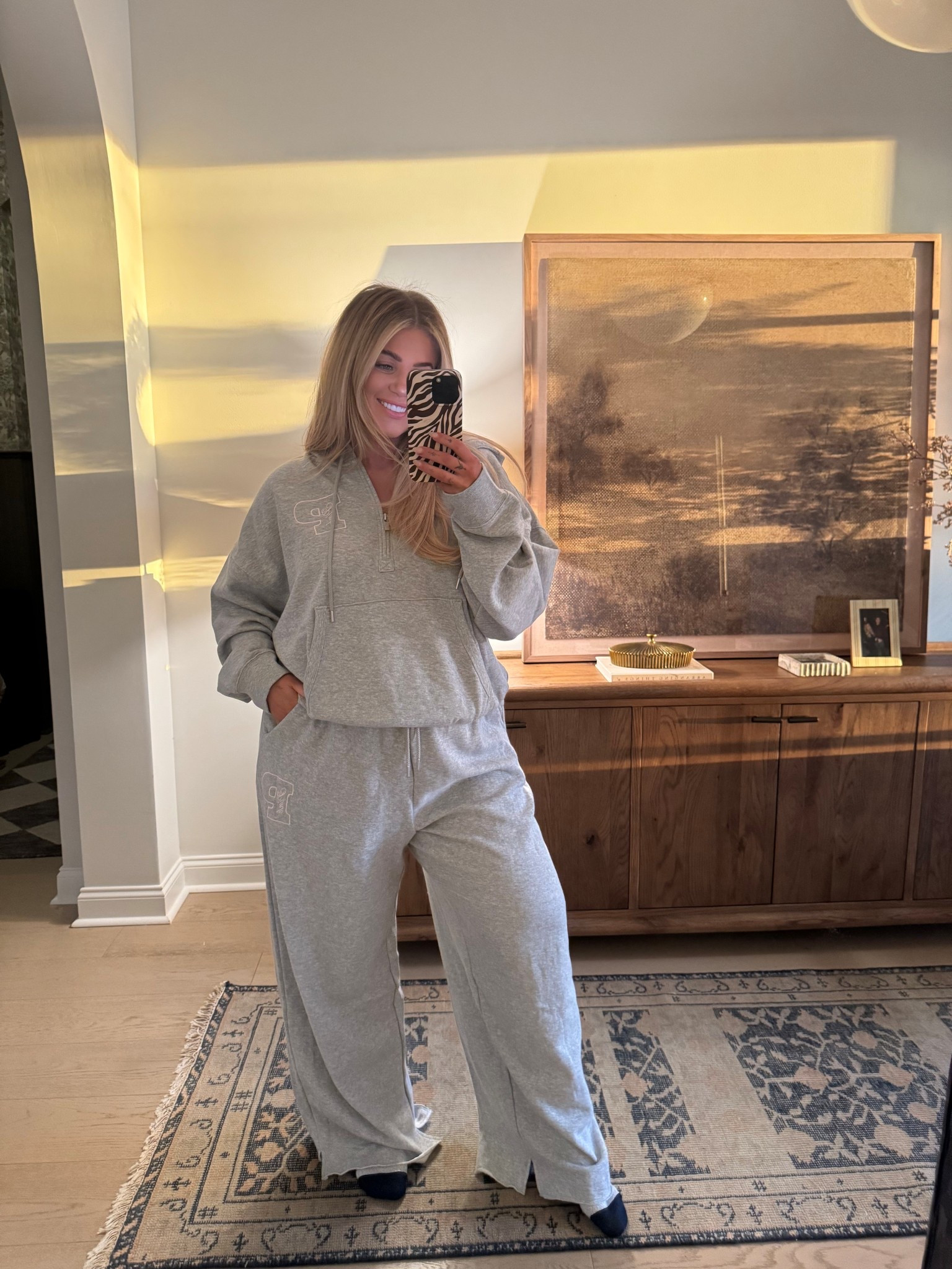 #PINKpartner @vspink The Victoria’s Secret Fashion show is LIVE on October 15th (TODAY) watch the show at 7PM ET on Prime video and Amazon Live or on Victoria’s Secret YouTube, TikTok or Instagram 🎀✨ 

Wearing the coziest sweats for it!! I’m in a size XL and they’re very oversized. Also on sale. 