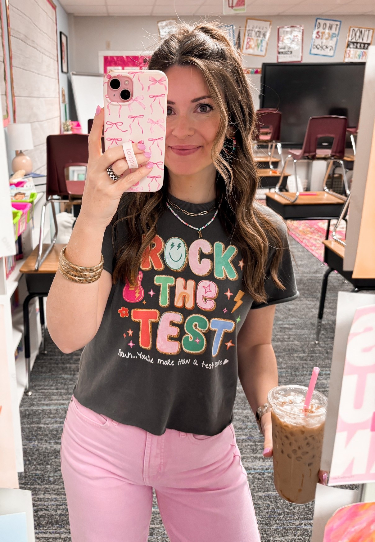 State testing teacher tee! 💖 wearing size small- I cut the sleeves and cropped it a little! 

Jeans are old from old navy, but found a similar pair on Amazon! 


#LTKootd