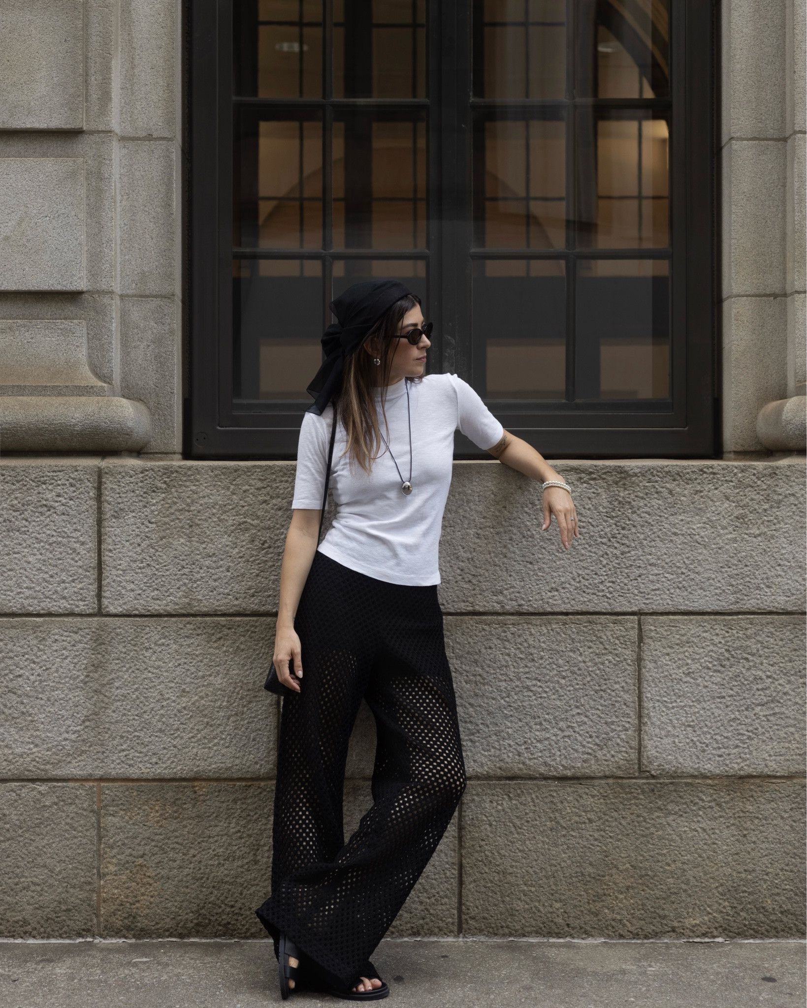 Summer rehearsal with @express 🖤 The crochet pants that bring the coastal-chic vibe to the city.

#express #expresspartner @kreatornow.k #kreatornow #minimalchic #coastalfashion