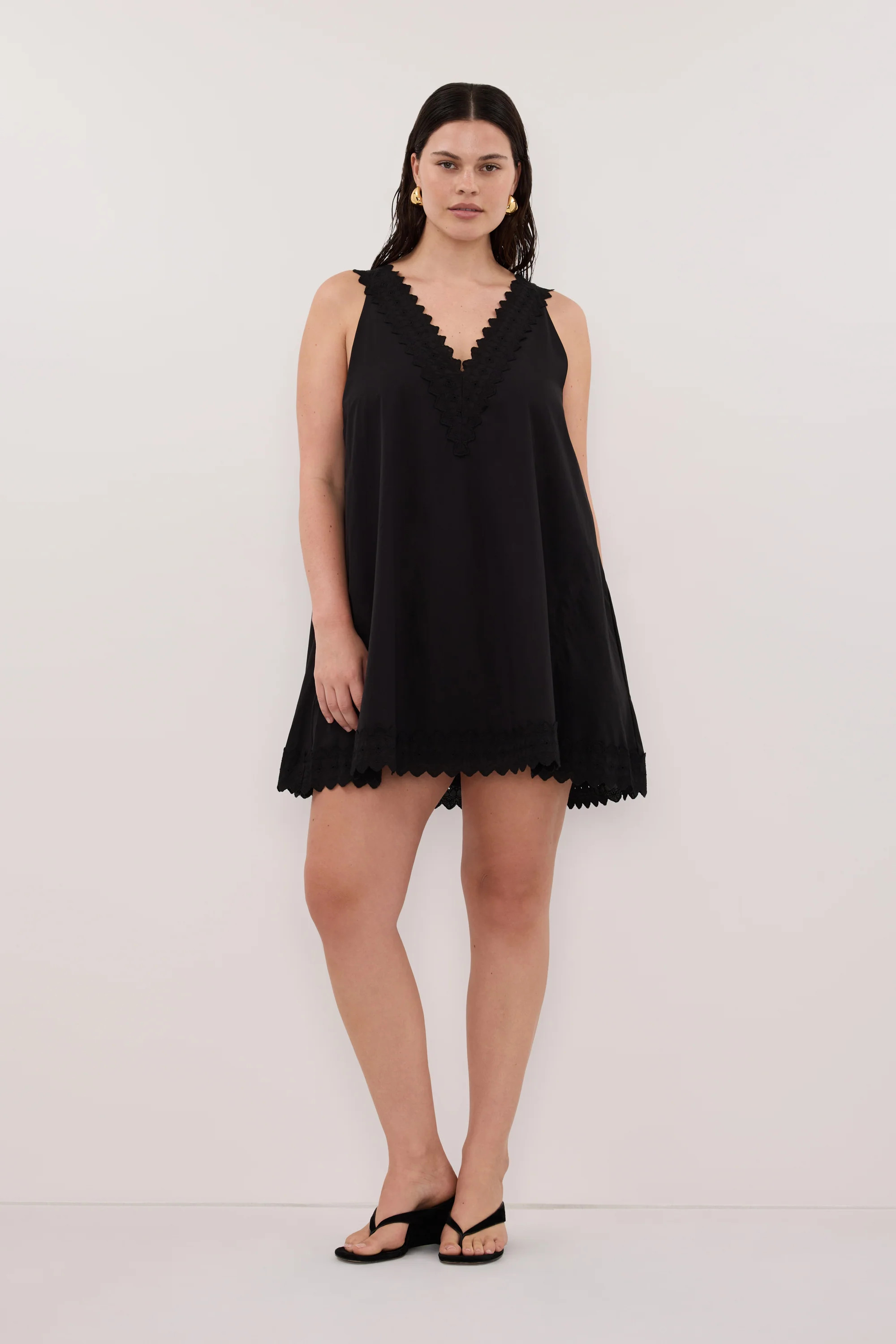 ANNABEL BLACK V NECK MINI DRESS | DISSH