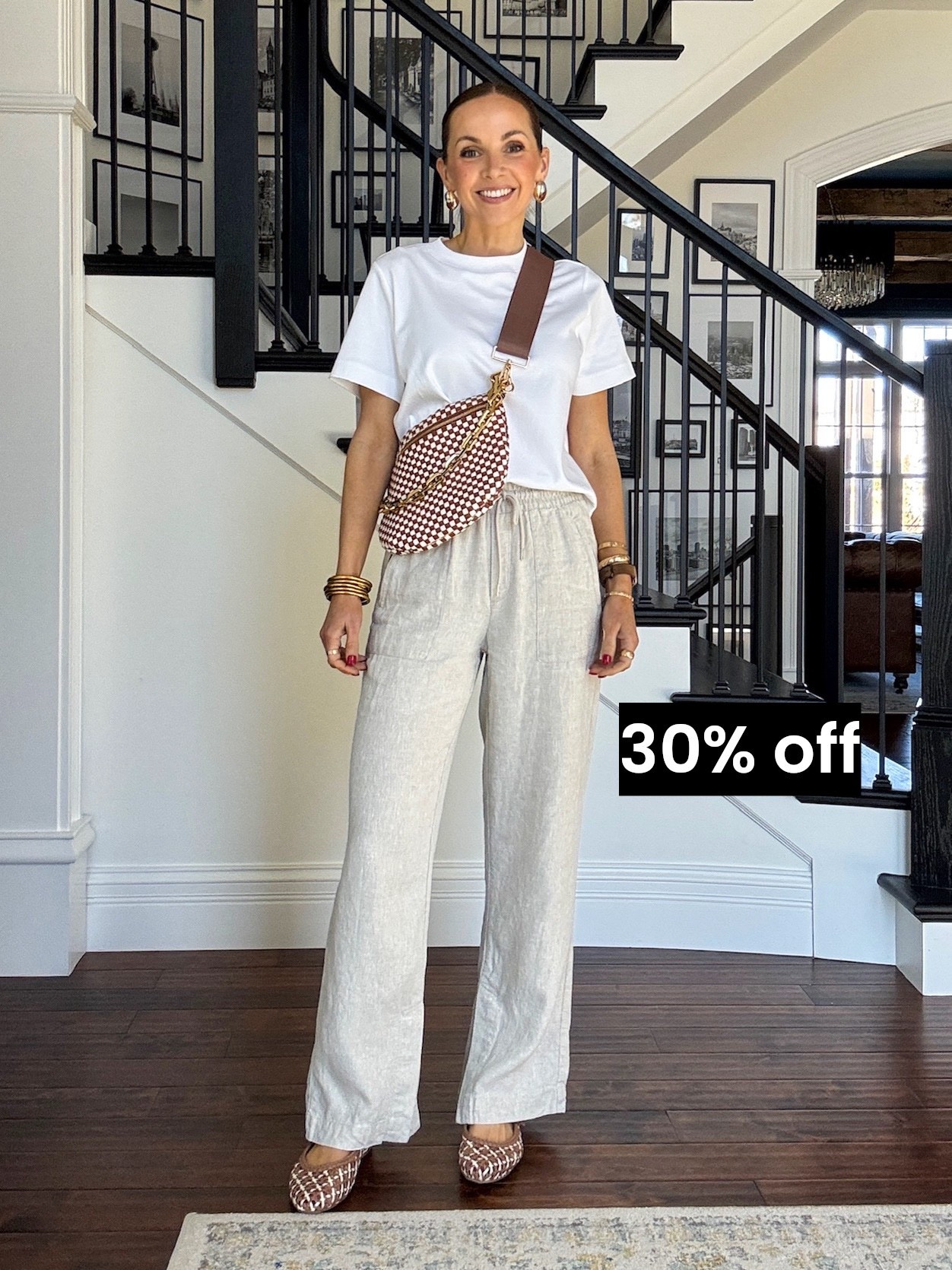 The neutral, black and white pair of @athleta linen pants are 30% off! I wear an XS Regularr

#LTKSaleAlert