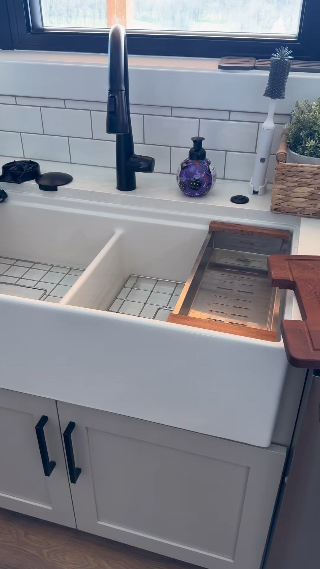 The farmhouse kitchen sink of my dreams!

#LTKHome #LTKvlog #LTKmomlife