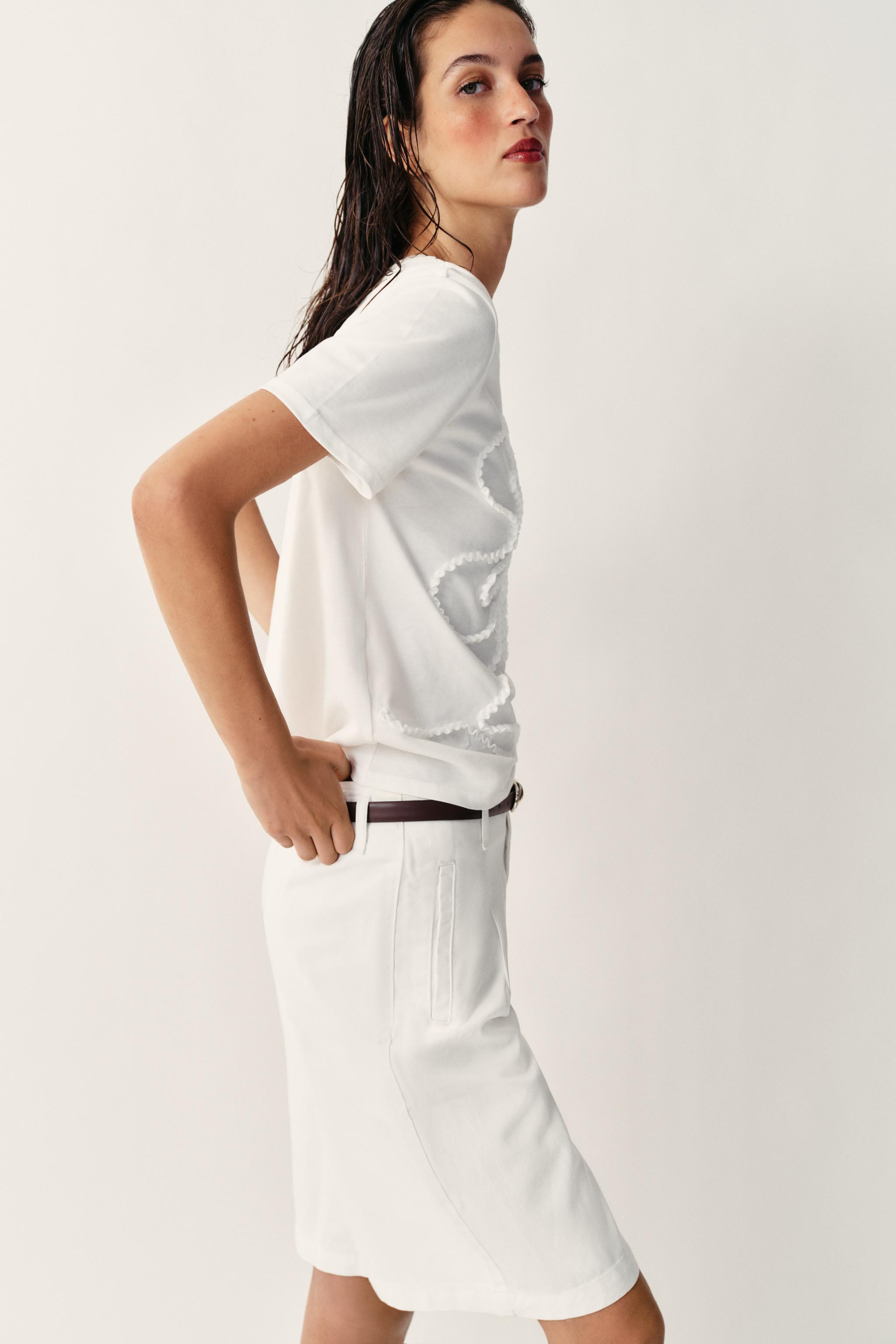 EMBOSSED FLORAL T-SHIRT | Zara US