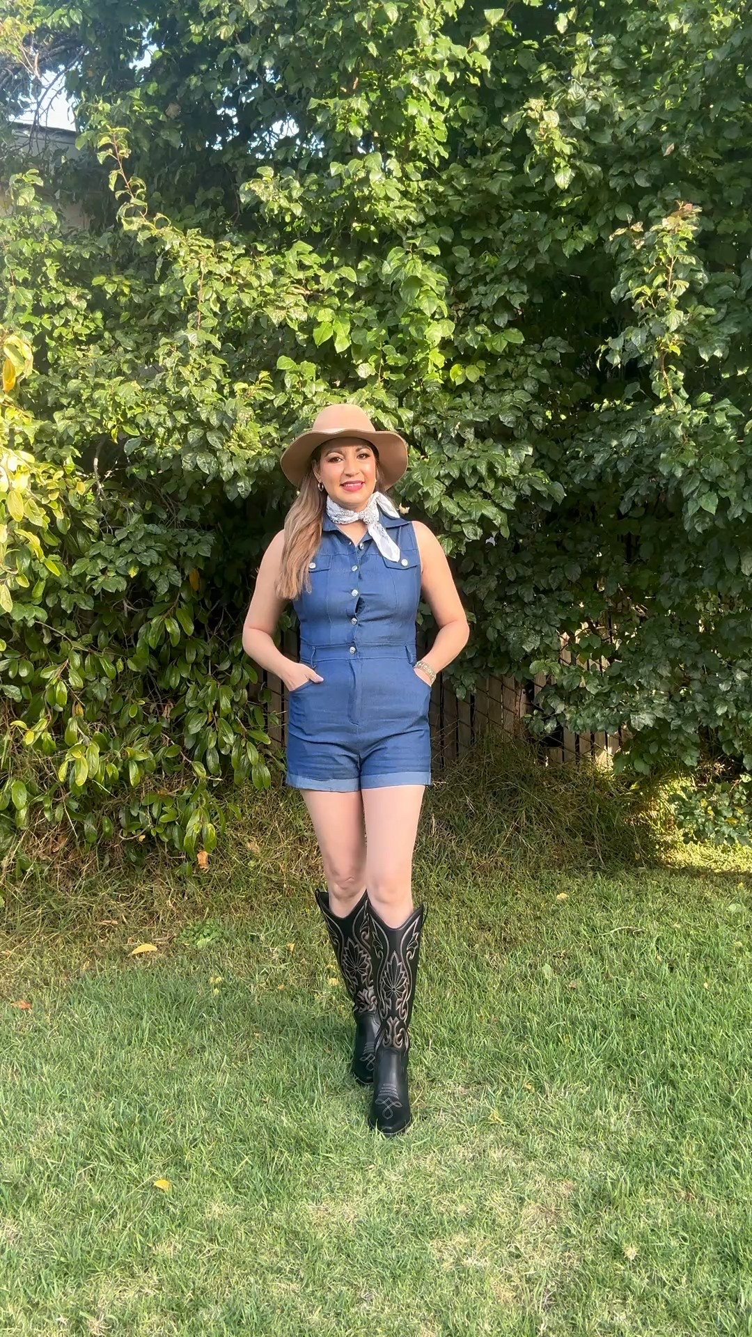 Blue 1970s Solid Cotton Sleeveless Denim Romper.
Size:L

#LTKSaleAlert #LTKSeasonal #LTKStyleTip