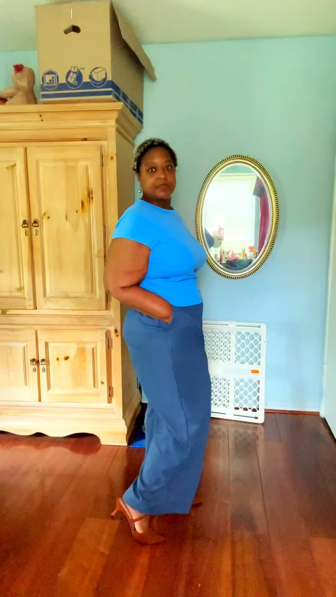 Stepping out with confidence! 💖 This look features a comfy top from Walmart and stylish Halara pants. At 5’3”, I’m all about finding flattering fits that make me feel my best. What are your favorite budget-friendly fashion finds? Let me know below! 👇


#LTKootd #LTKMidsize #LTKSaleAlert