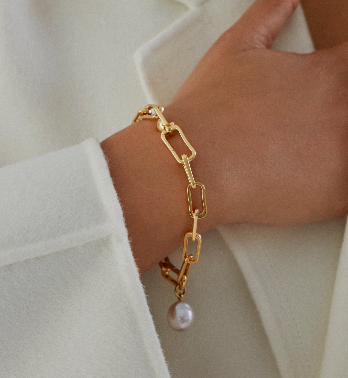 Alta Capture Charm Bracelet | Monica Vinader (Global)
