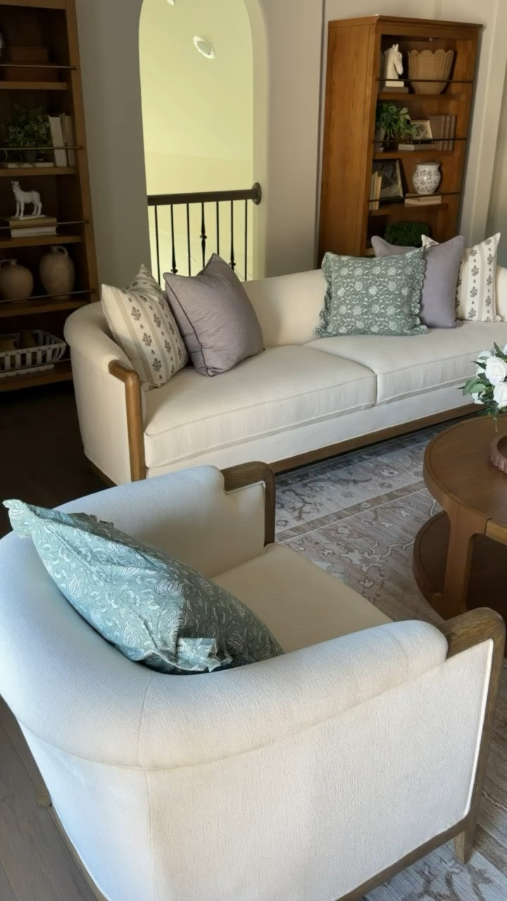 Our loft is looking stunning with one of our new fall rugs!!

#LTKSeasonal #LTKHome