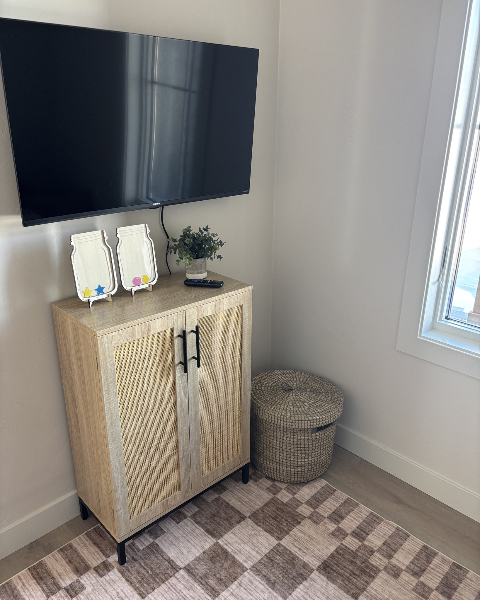 Playroom touches🎨📚💛🖌️

#LTKHome #LTKmomlife #LTKKids