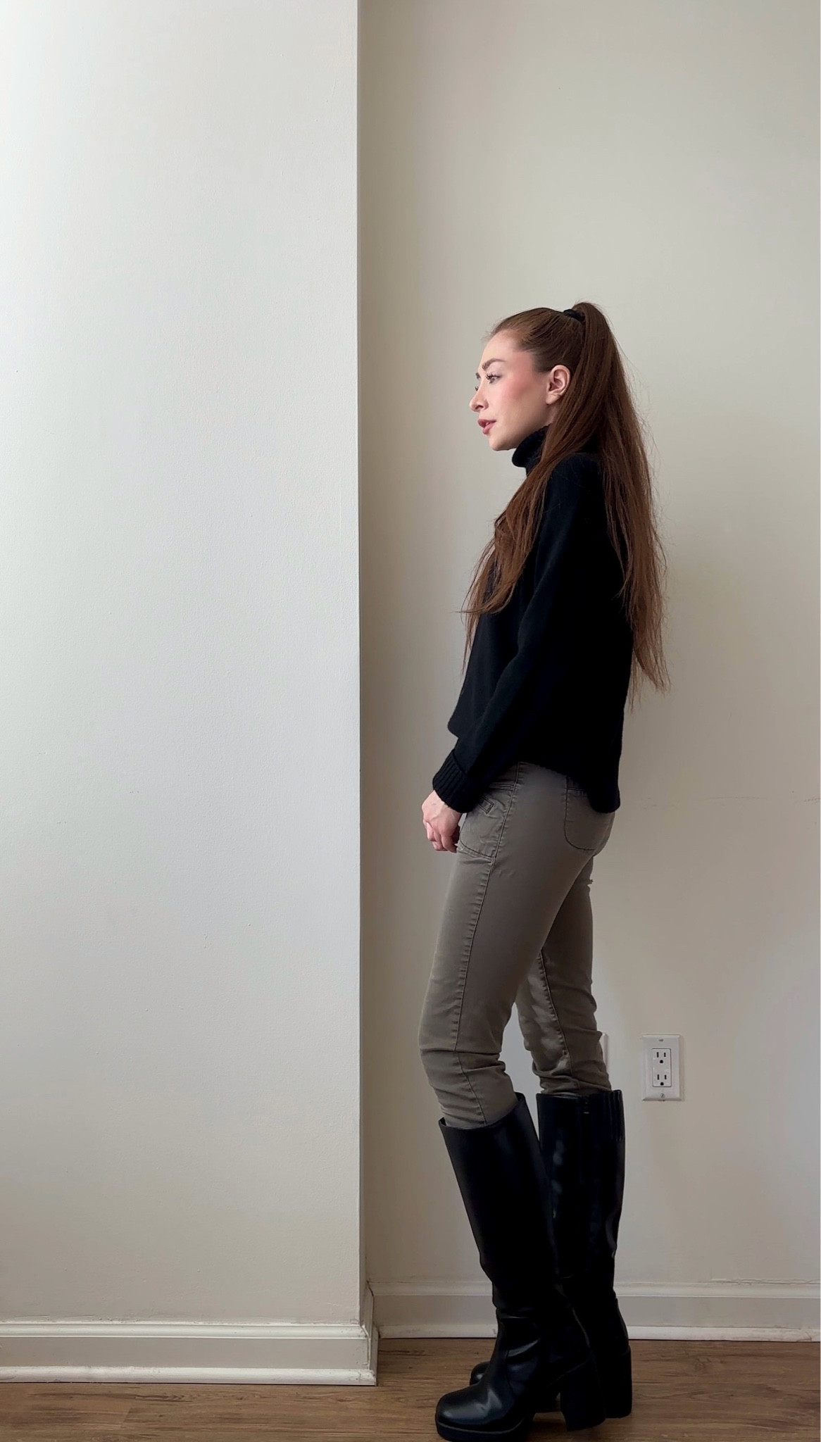 Pants are no longer for sale. I’ve linked a substitute.