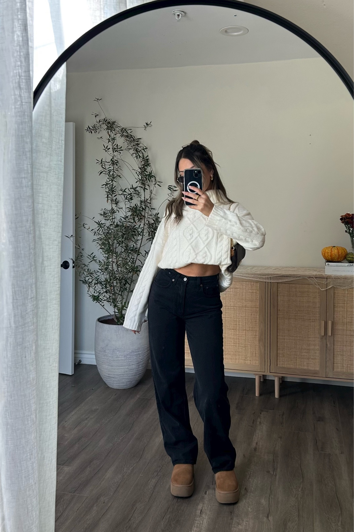 Cream turtle neck small
Jeans 26 long

#LTKstyletip #LTKHoliday