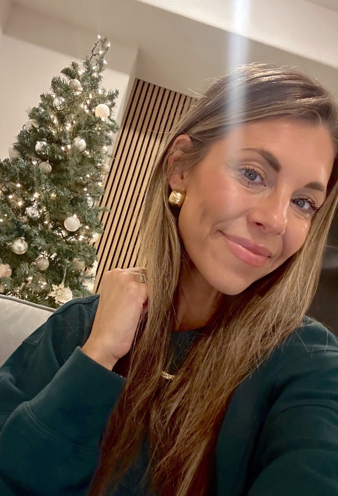 ABERCROMBIE 25% off my fav sweat set + use code NATALIE on these Miranda Frye earrings! 




#LTKHoliday #LTKCyberWeek #LTKsalealert