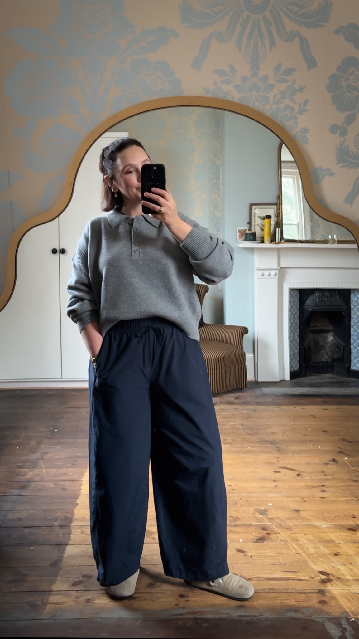 Midsize over 40 winter outfit

Barrel leg navy trousers
Wool collared button jumper 
Boston clogs 

#LTKwinter #LTKuk #LTKmidsize