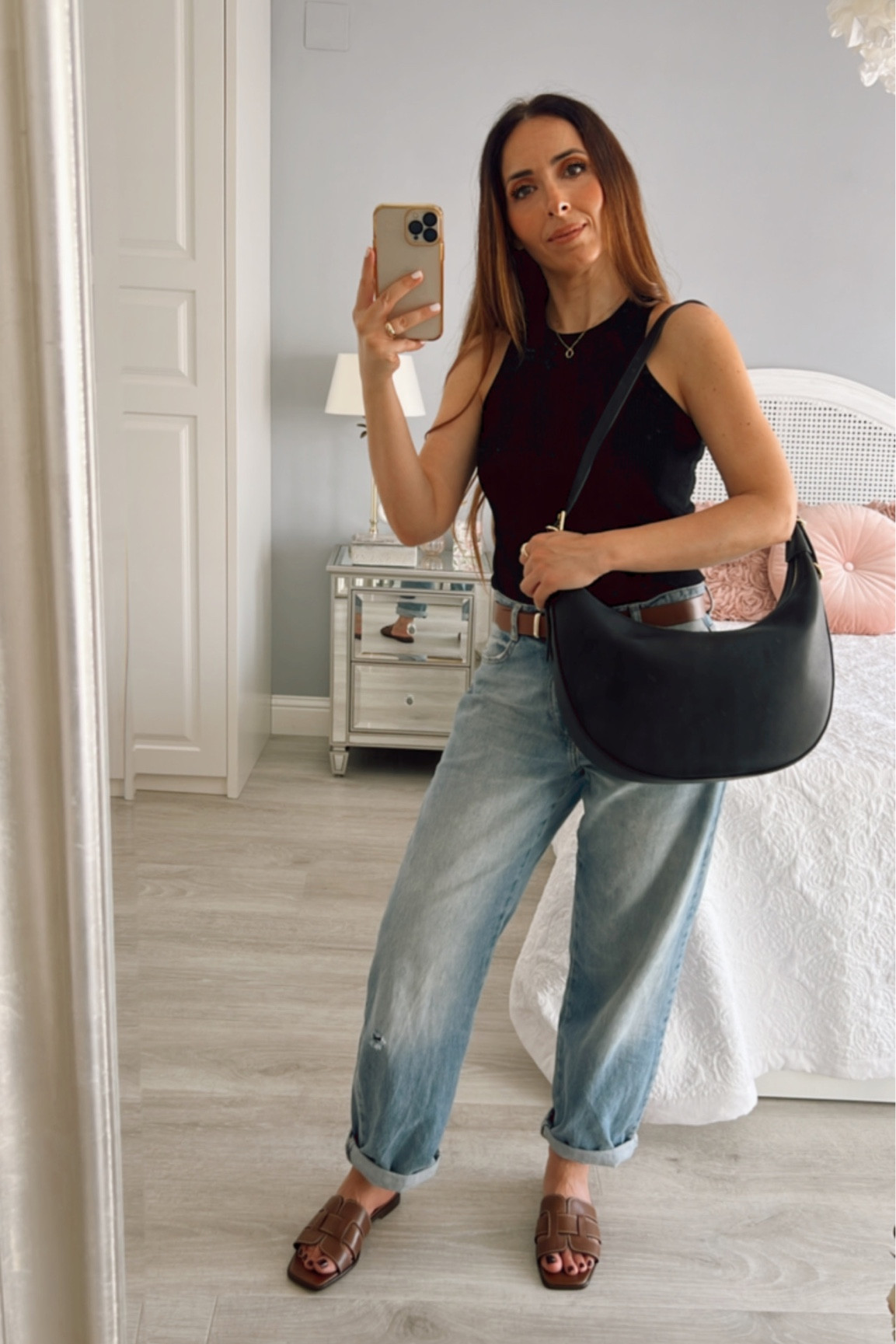 Look de verano con jeans barrel balloon y sandalias similares Hermes  #LTKH&M #h&m #bag #jeans #LTKESPANA 

#LTKsummer #LTKeurope #LTKshoes