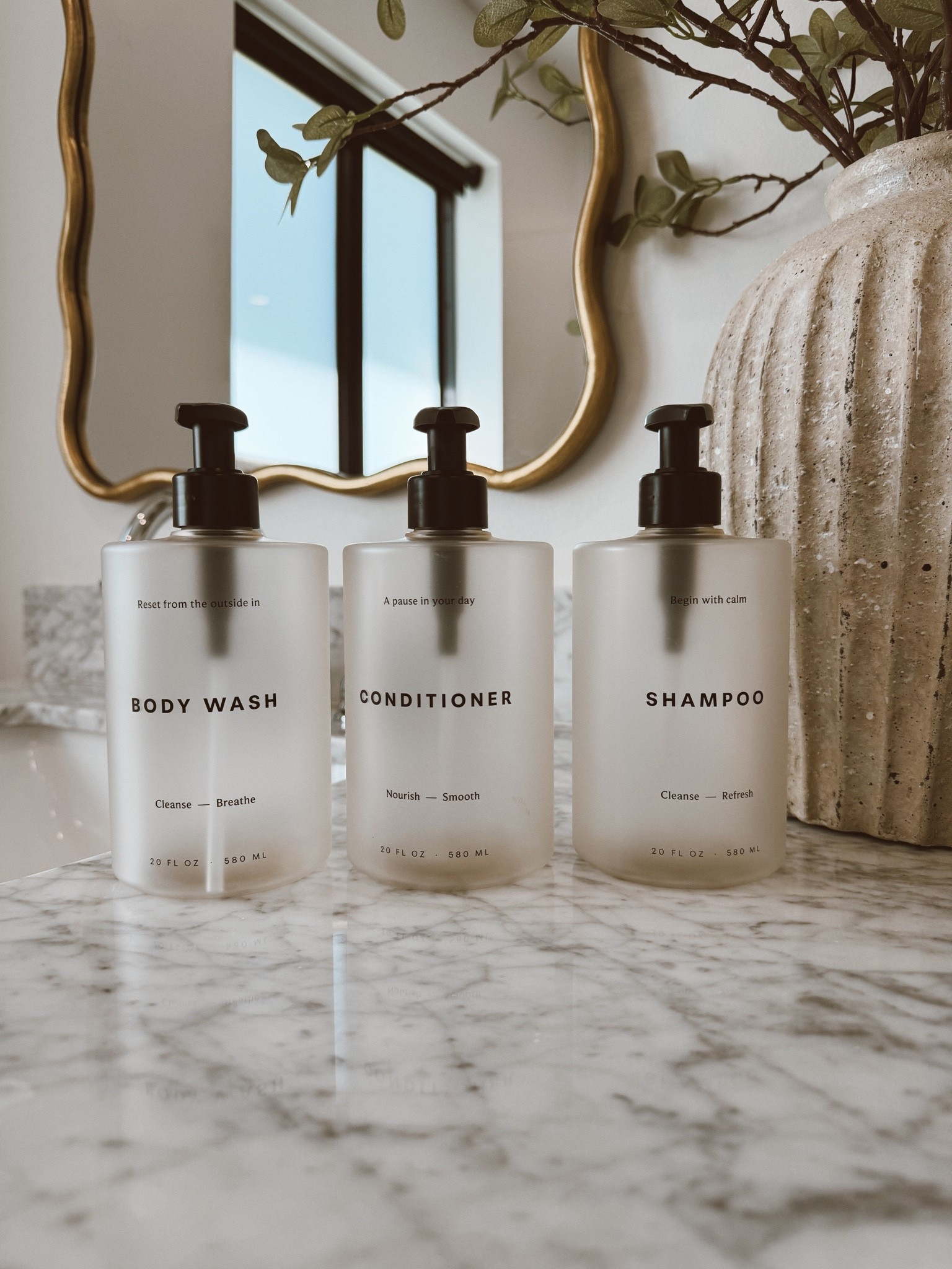 Ordered the cutest soap dispensers for the bathroom! They come in 2 shades and are plastic so you don’t need to worry about them breaking but also keeps the aesthetic 🤎✨

#amazon #bathroom #bathroomdecor #bathdecor #homedecor #bathroomaccessories #soapdispenser #saltandstone